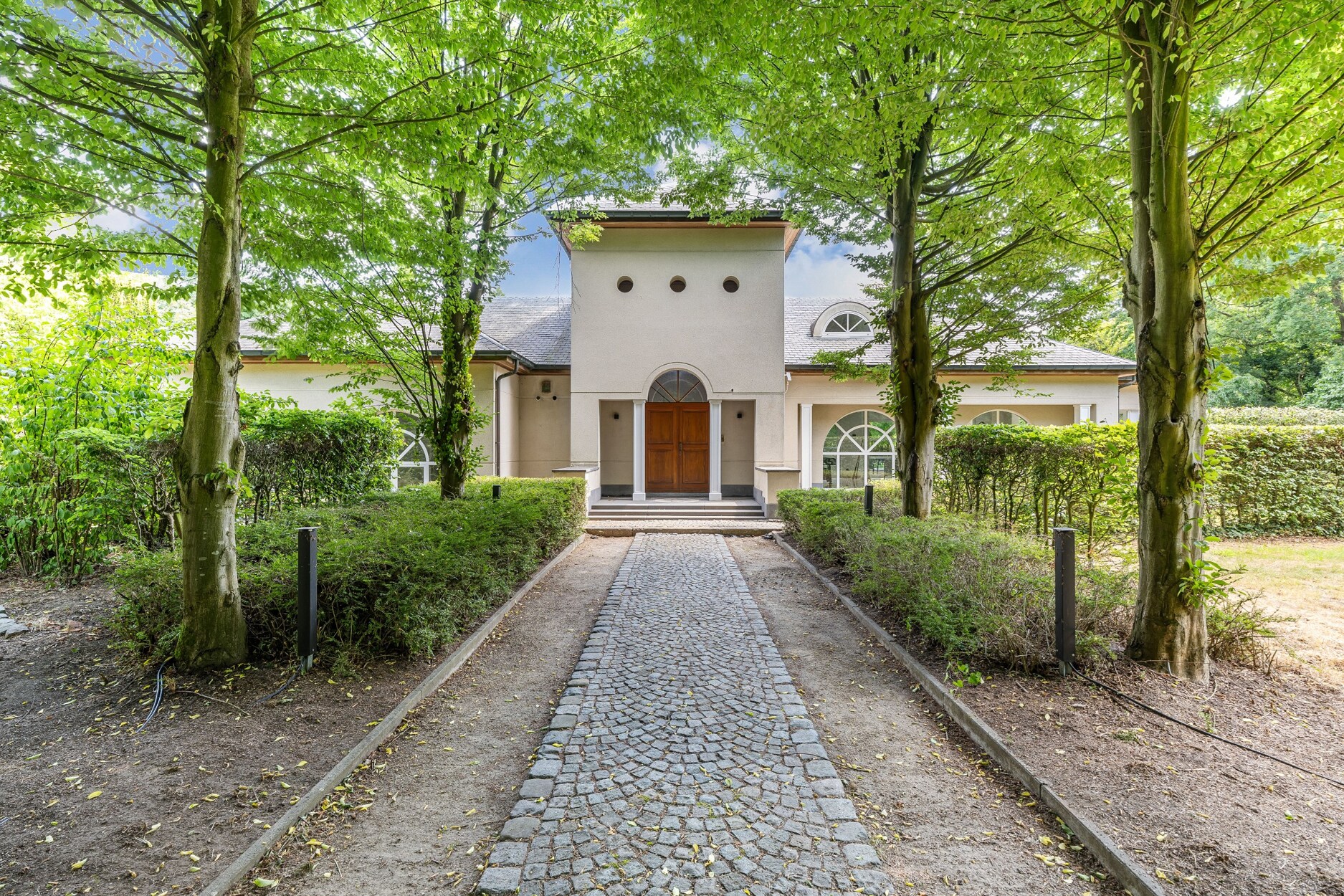 Charmante villa met zwembad op een ruim perceel te Herenthout 