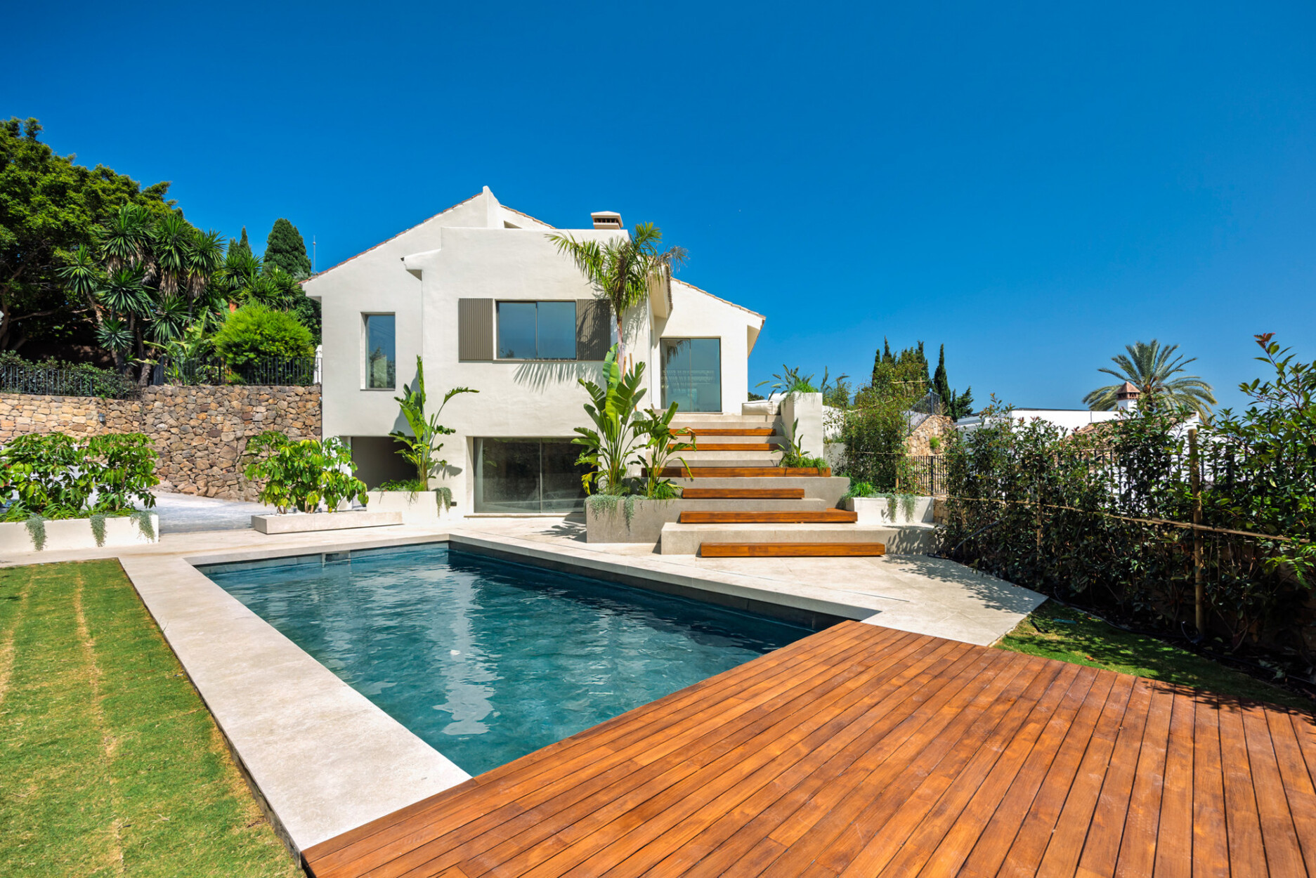 Centauro 15: Een Balinees-stijl oase villa in het hart van de Golfvallei in Nueva Andalucía
