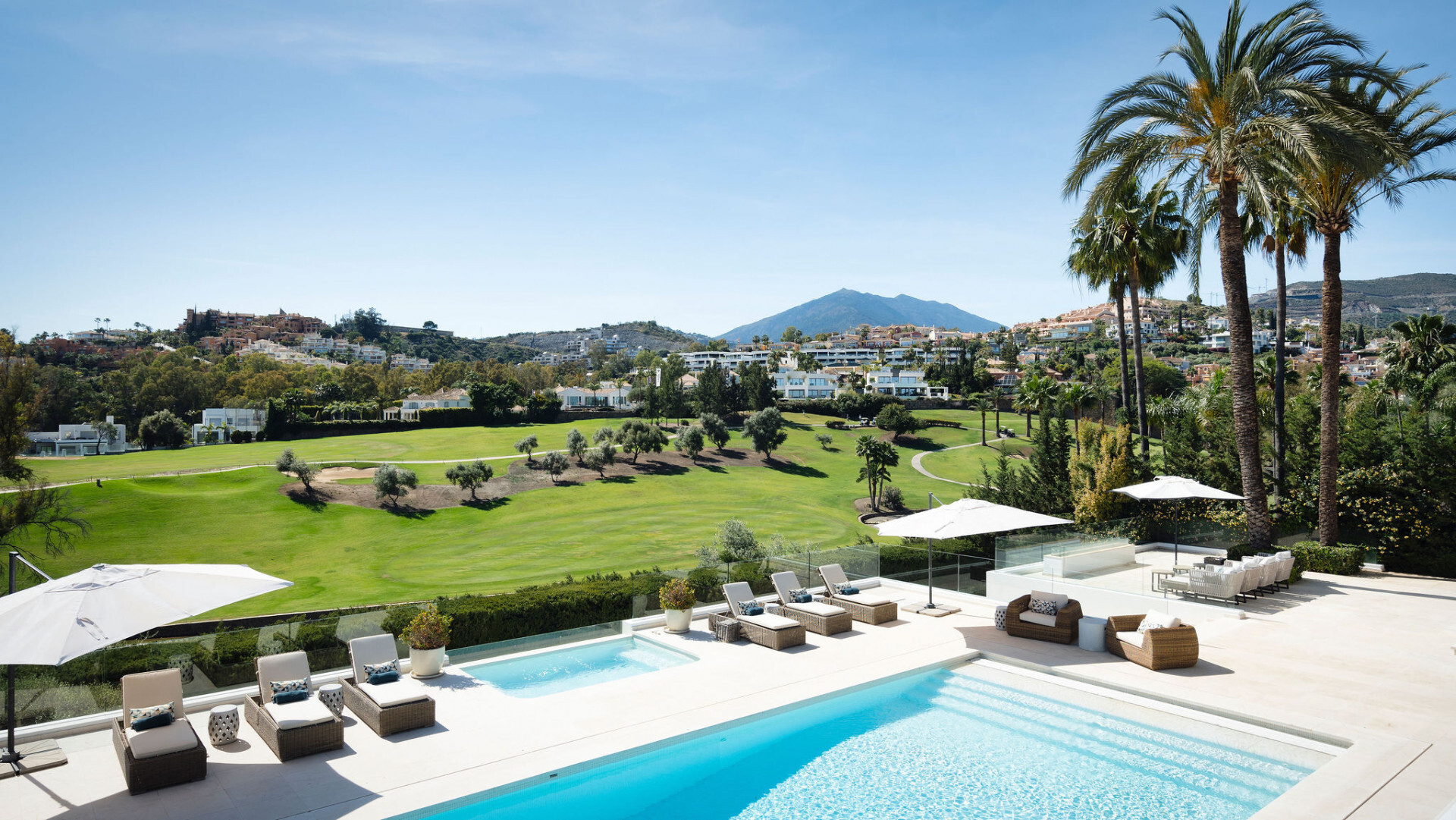 Ongelooflijke eerstelijns golfvilla met alle luxe details, Los Naranjos