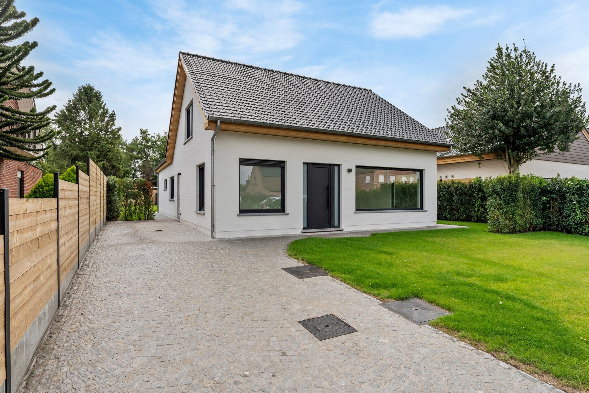 Compleet gerenoveerde vrijstaande woning op 732 m² nabij centrum van Hoogstraten