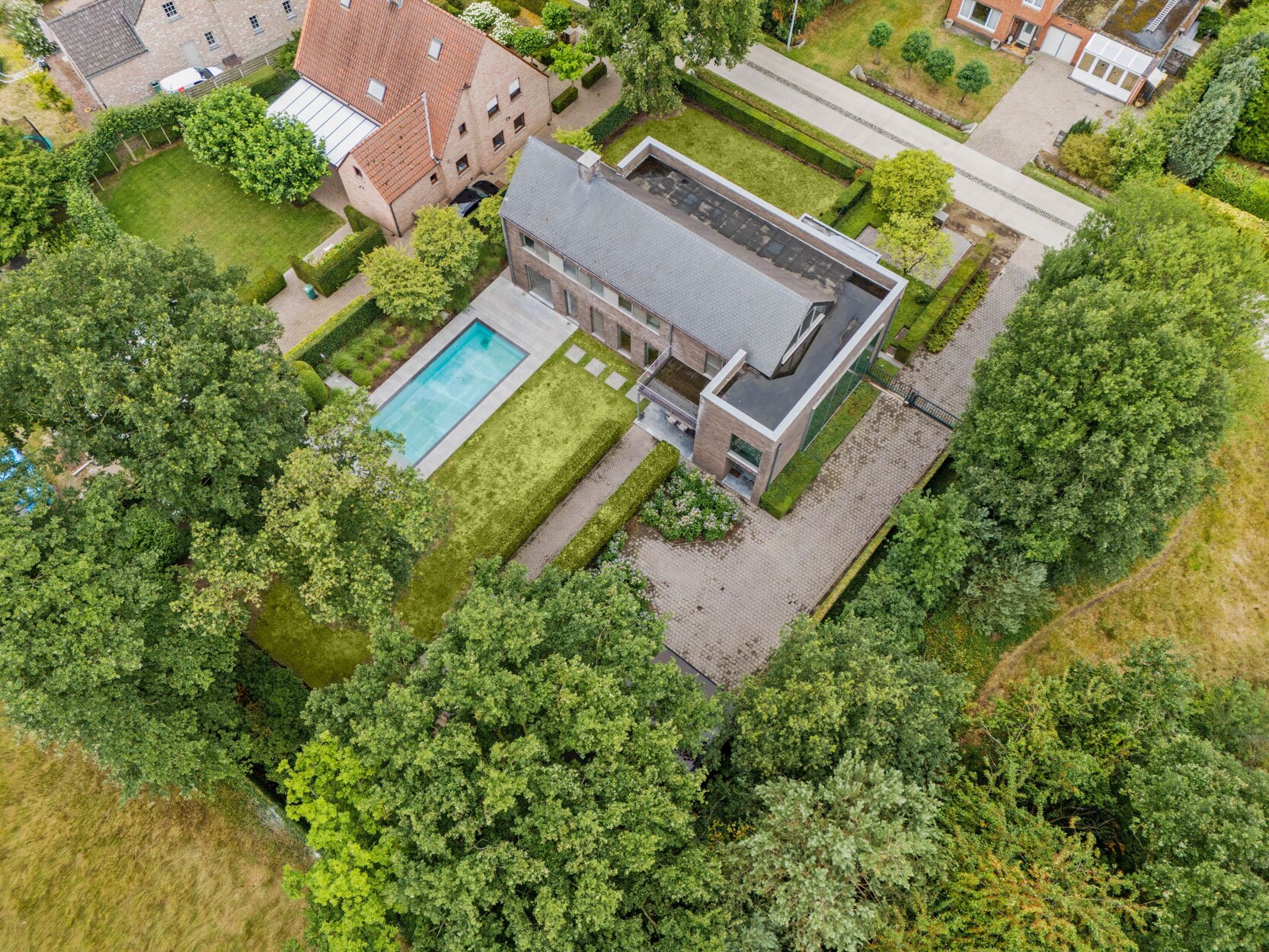 Moderne villa op riant perceel van ca. 1.570 m² met 4 slaapkamers en 2 badkamers 