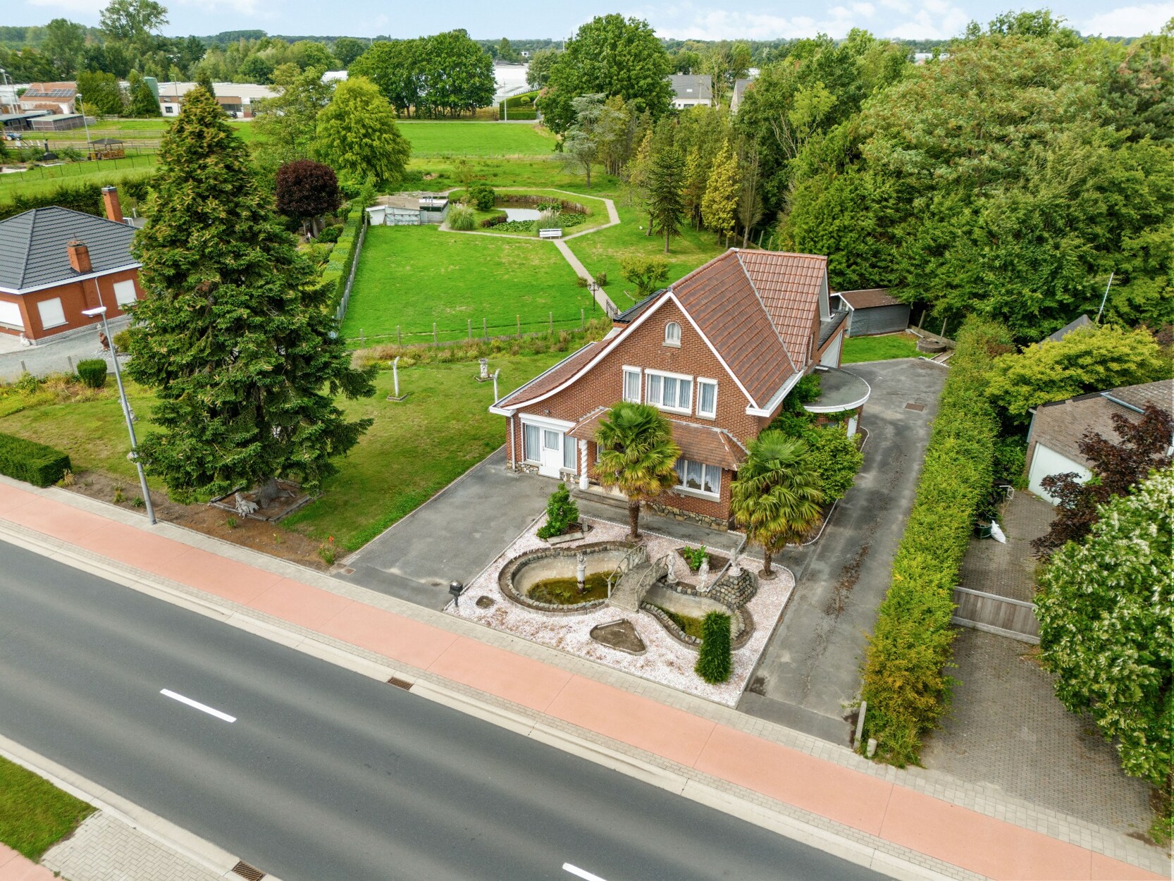 Te renoveren gezinswoning op een prachtig perceel van 36 are