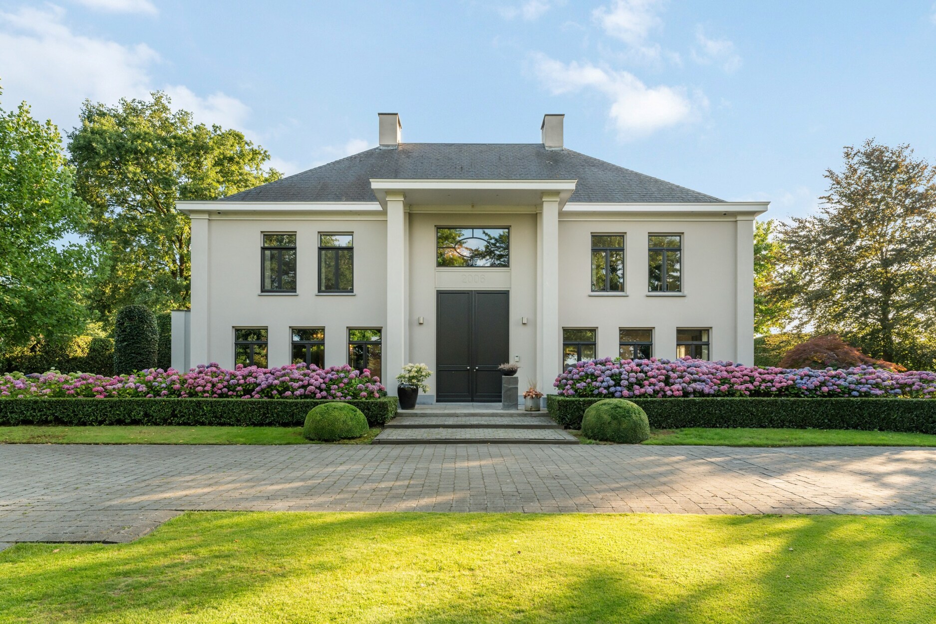 Tijdloze villa op 3.187 m² nabij Nederlandse grens te Weelde
