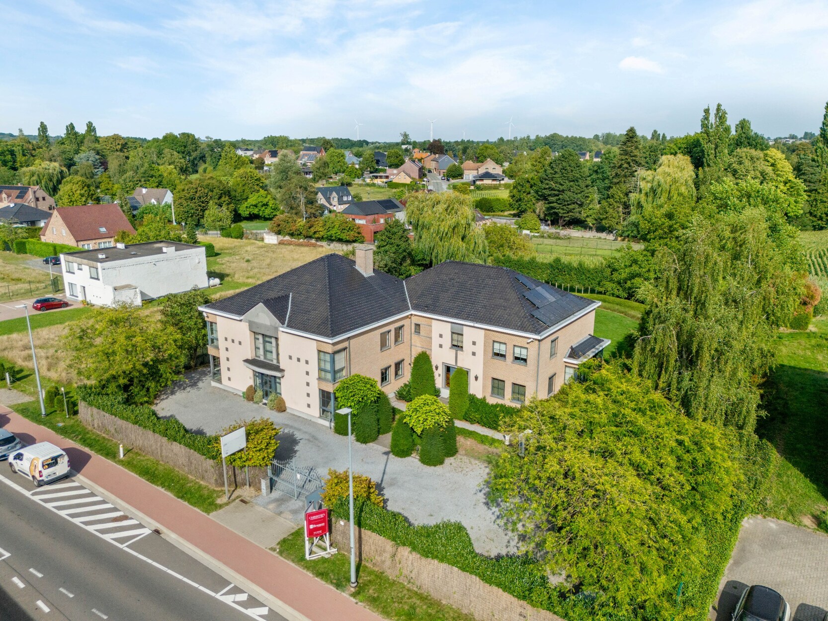 Uitzonderlijke woning met 6 slaapkamers en polyvalente ruimtes