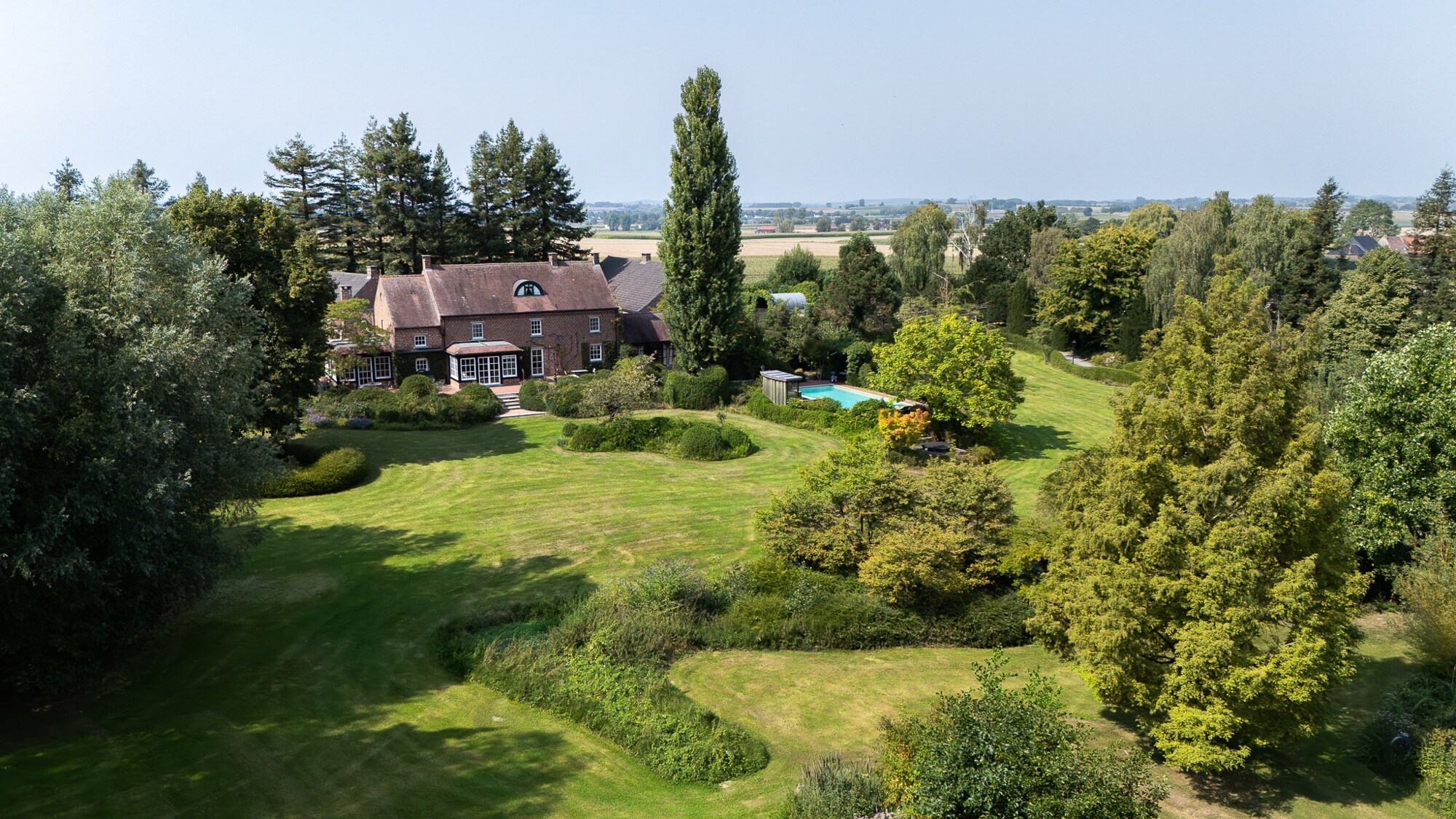 Silly - Landgoed met bijgebouwen en park van 5 ha