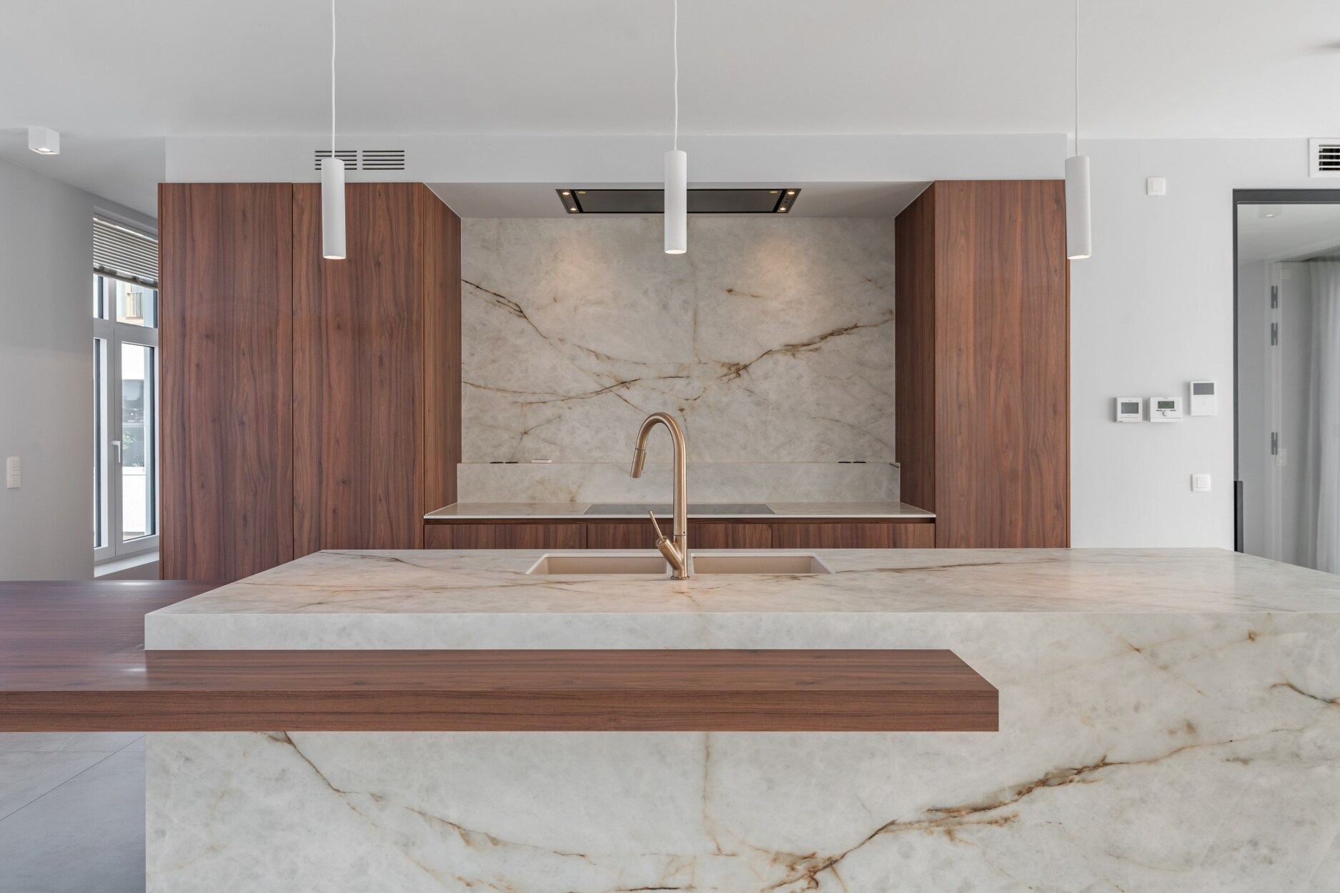 Luxe penthouse met riant terras en 3 inpandige garages