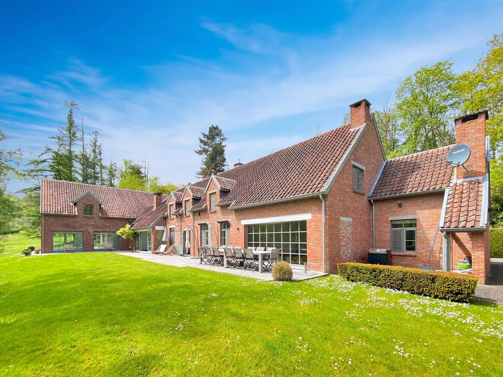 Bercuit - Villa met zwembaden en parkdomein