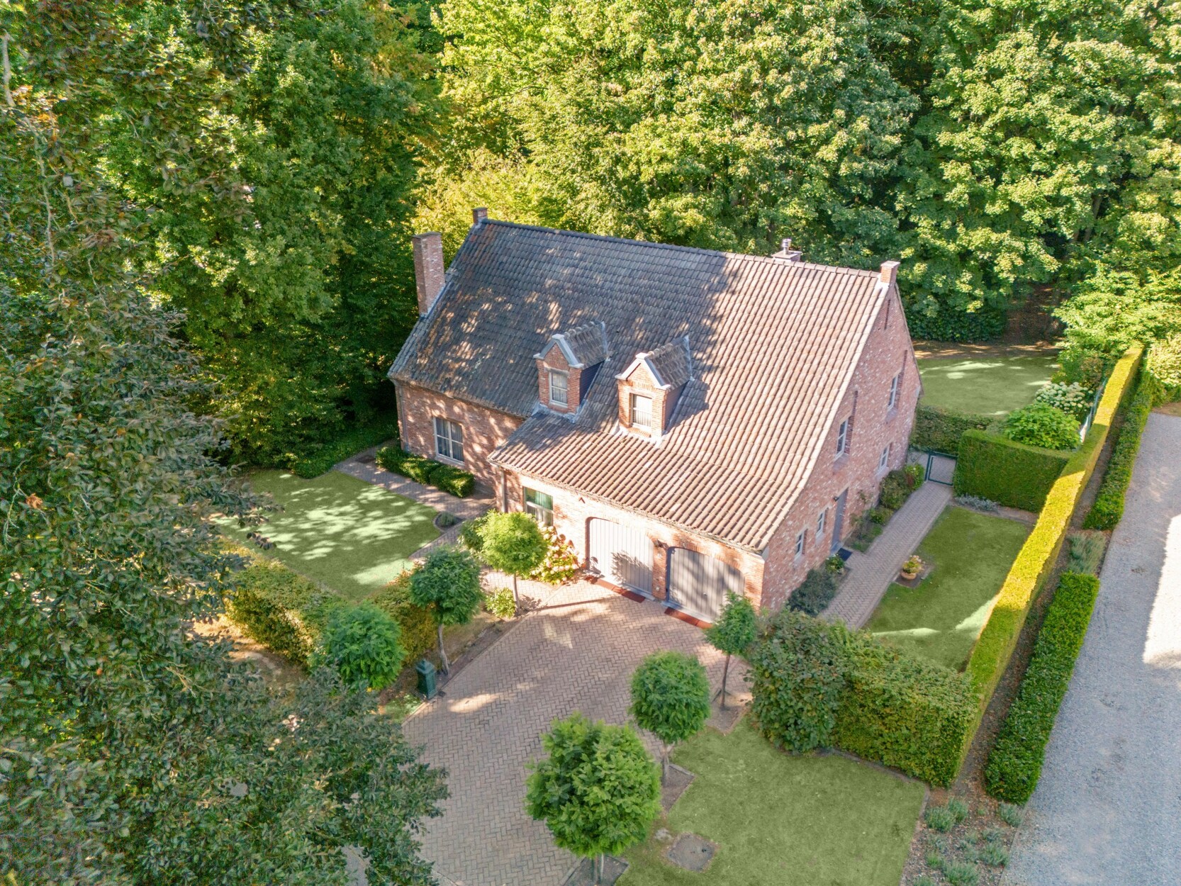 Stijlvolle gezinswoning met 5 slaapkamers en grote tuin in Henegauwberg, Hasselt