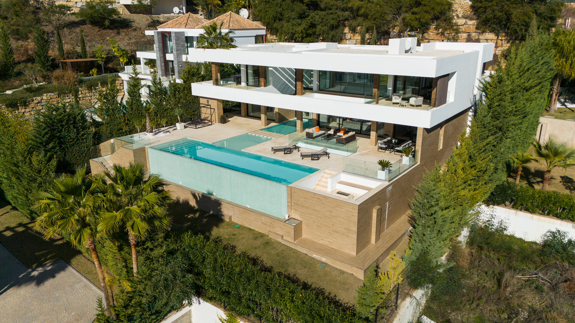 Buitengewone villa die luxe, adembenemend panoramisch uitzicht en modern eigentijds ontwerp combineert in Alquería
