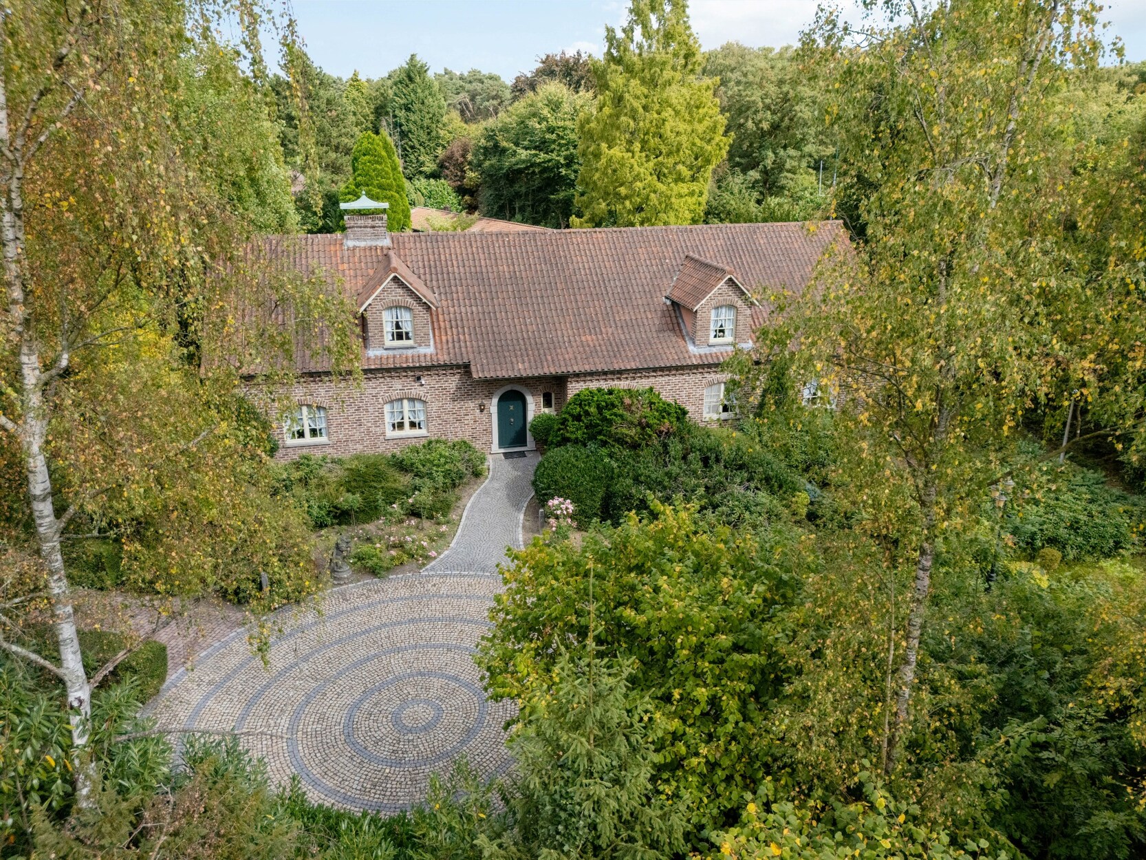 Luxe open bebouwing in Lanaken met tuin, terras, garage en 4 slaapkamers - bouwjaar 1982 - Groot grondstuk - Christie's Lifestyle - Energielabel C