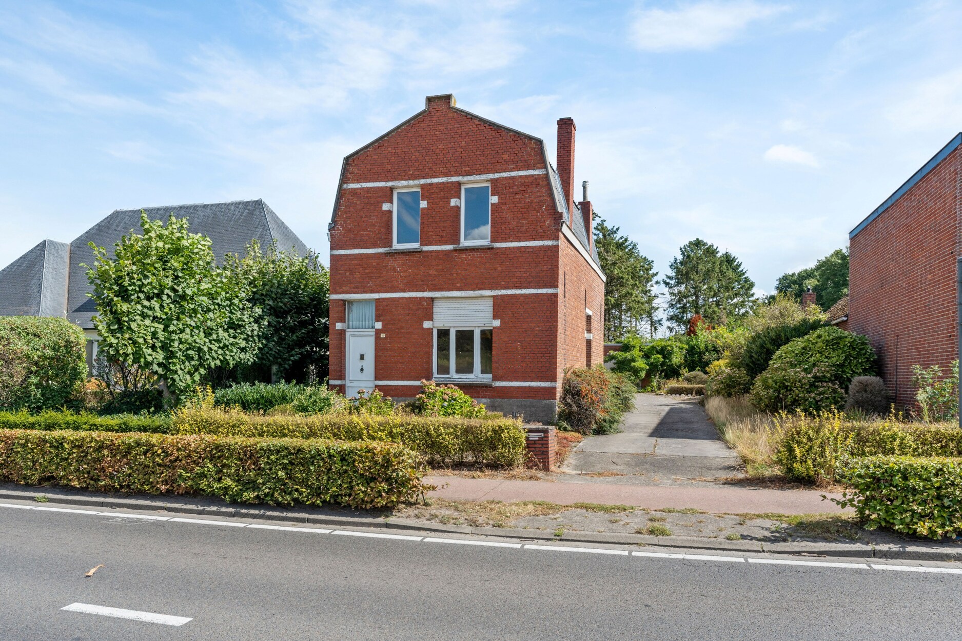 Te renoveren of af te breken woning op perceel van +/- 1.010m²