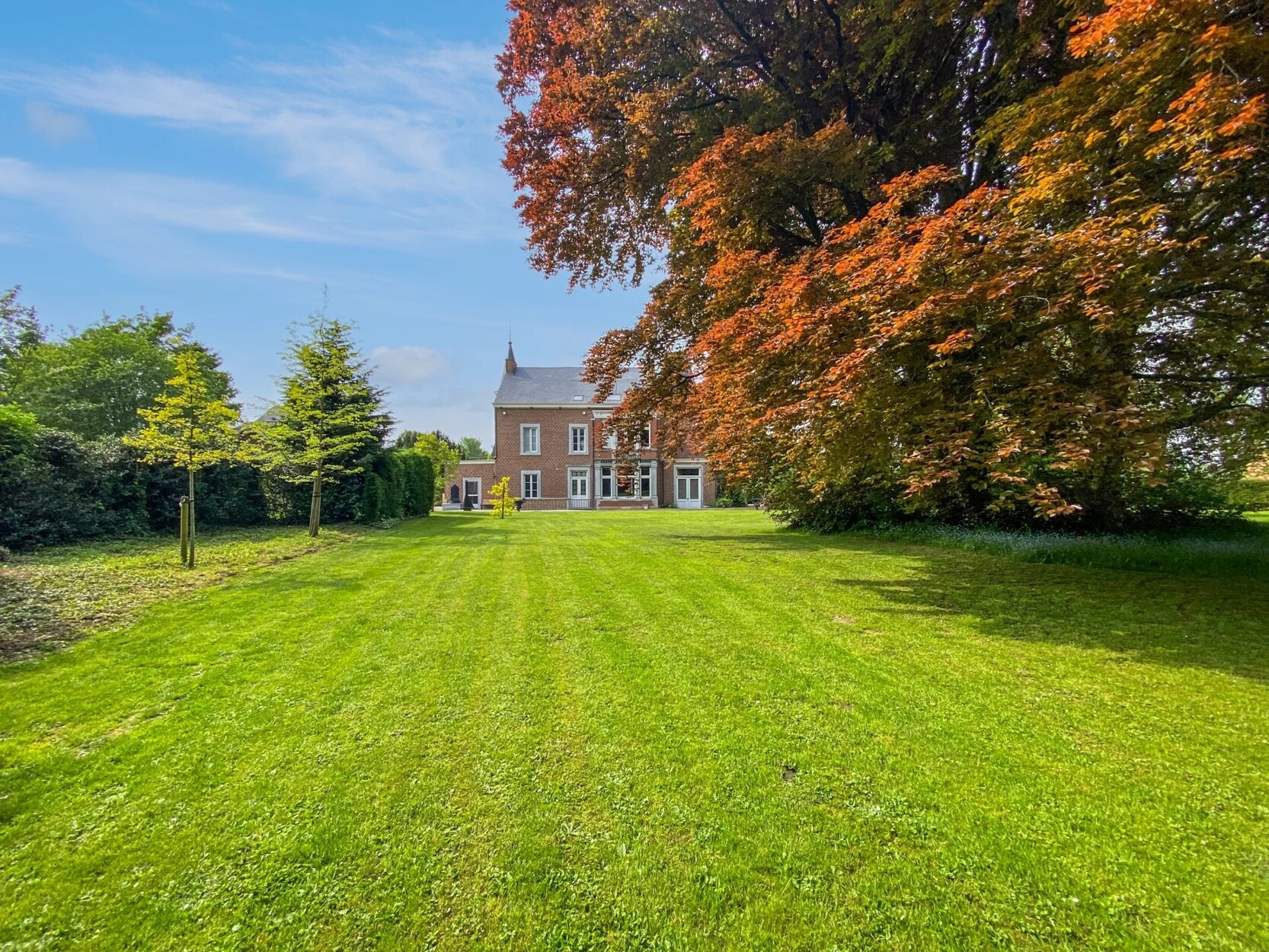 Saint-Georges-sur-Meuse – Herenhuis in een groene omgeving