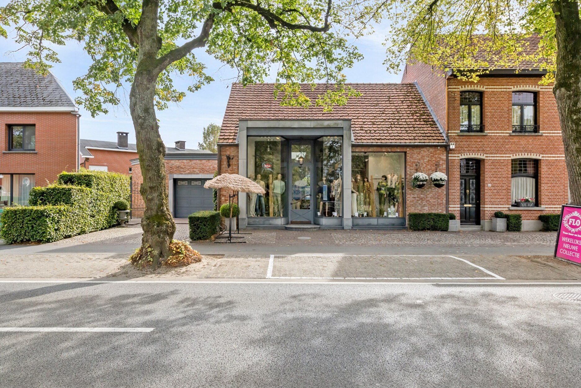 Karaktervolle handelswoning met 3 slpks op perceel van +/- 792m² te Lille!
