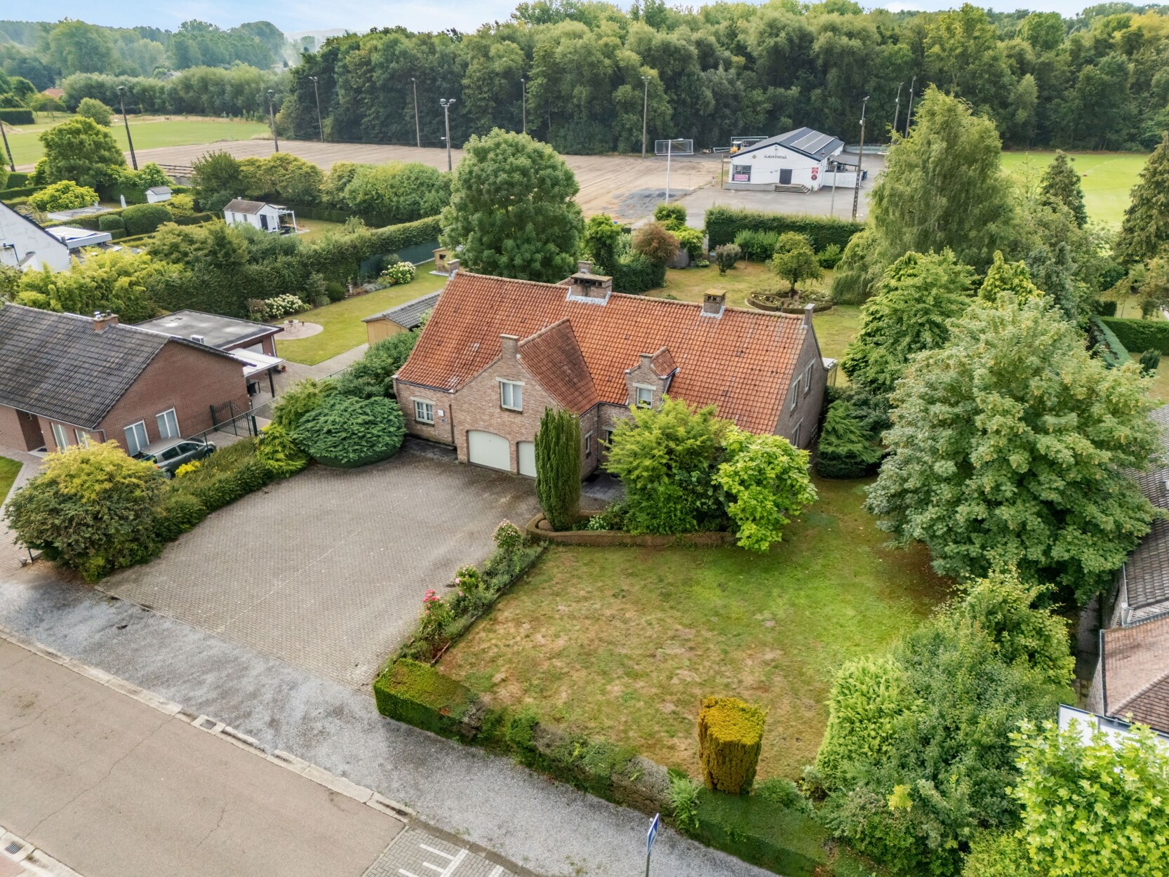 Ruime gezinswoning met extra multifunctionele ruimtes te Alken