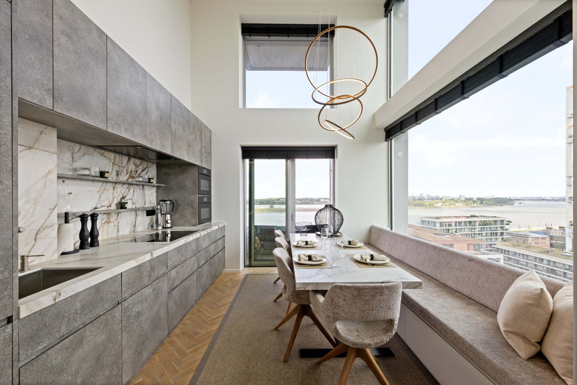 Exclusief lichtrijk Appartement met Panoramisch Zicht op Nieuw Zuid