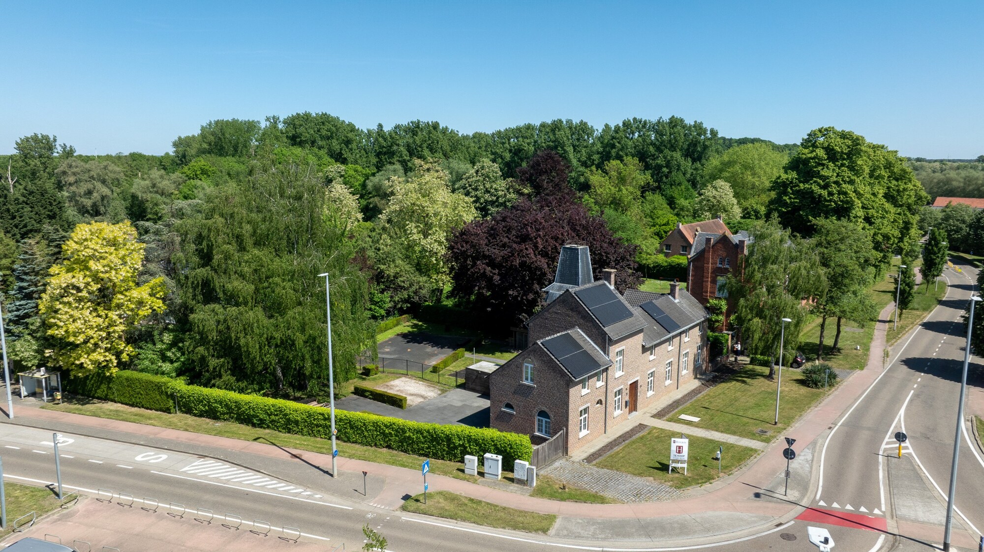 Karaktervol en uniek landhuis op een terrein van 1278m² te Halen.