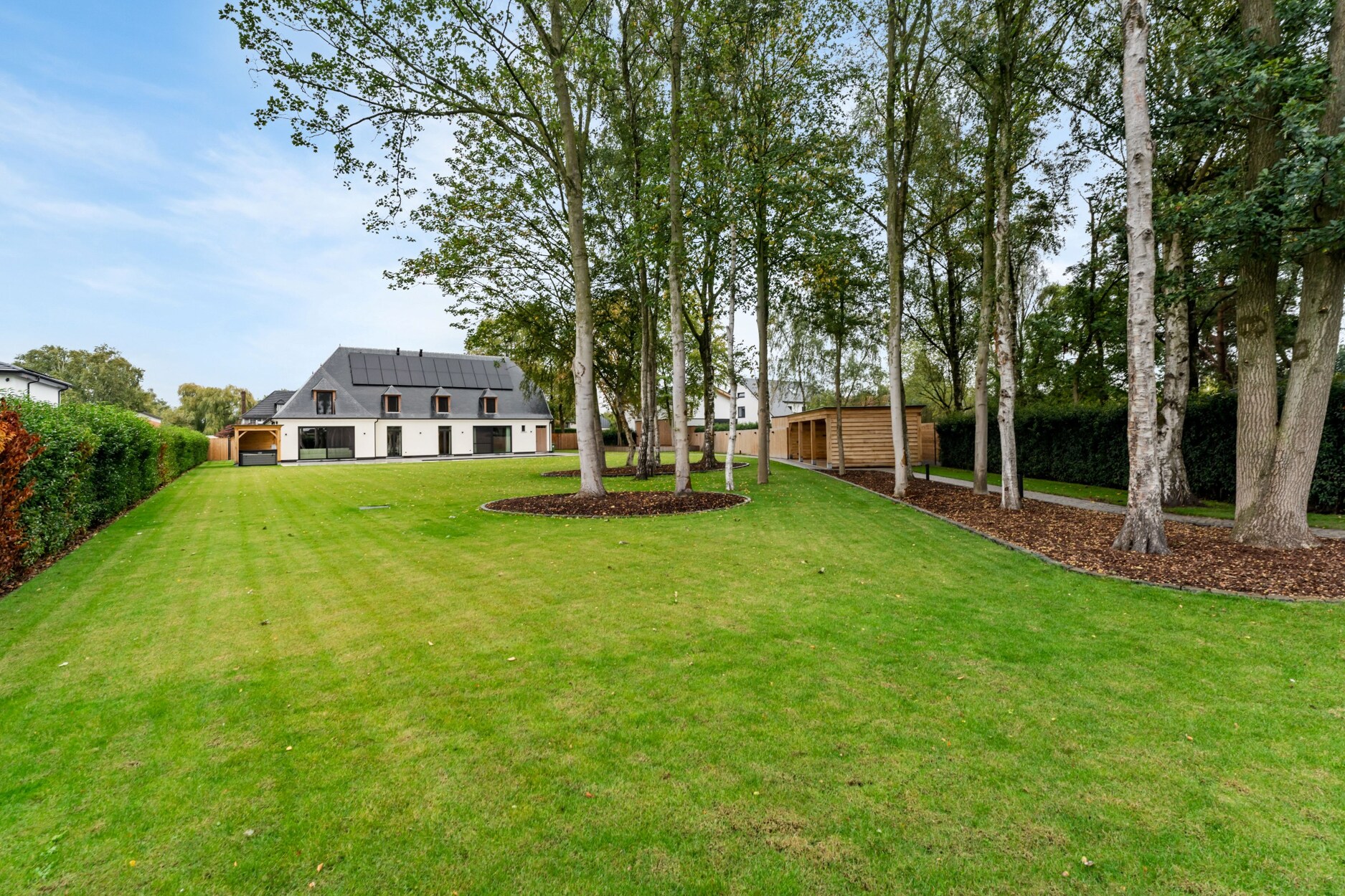 Exclusief gerenoveerde villa te Hoogstraten op 2.422 m²