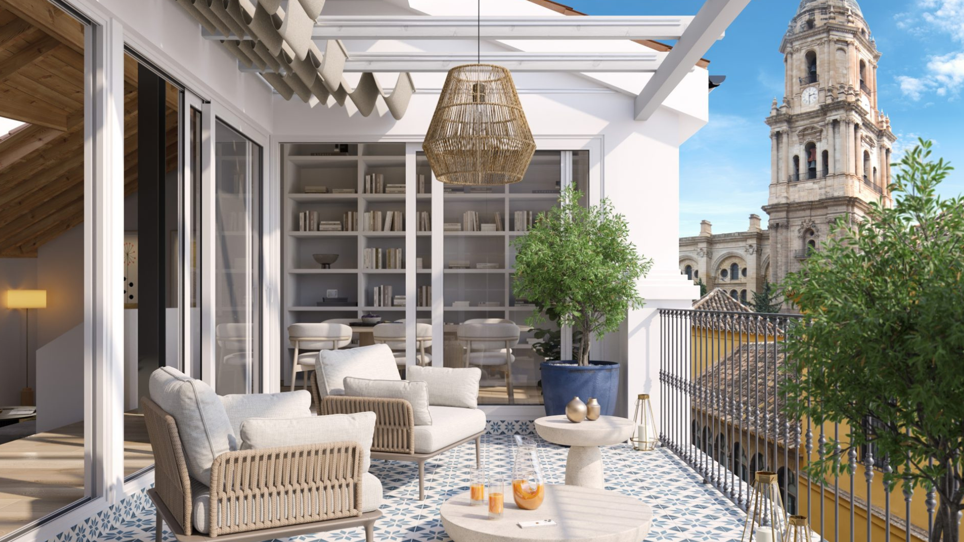 Appartement met patio in een gerenoveerd historisch gebouw, midden in het centrum van Málaga
