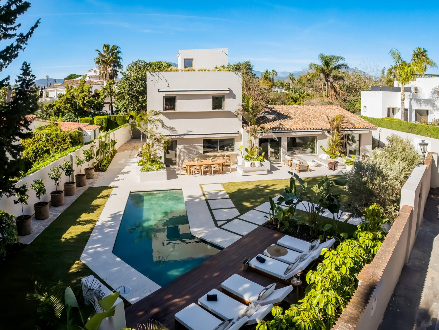 Exclusieve eigentijdse villa in Cortijo Blanco met Japandi-design