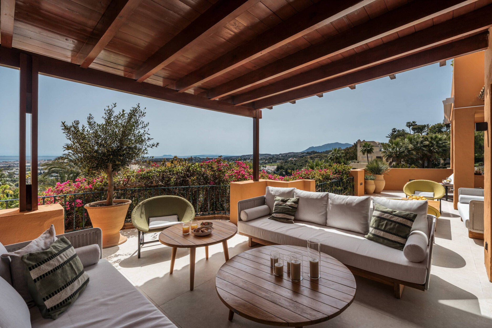 Prachtig gerenoveerd appartement met panoramisch uitzicht op zee en bergen in La Cerquilla