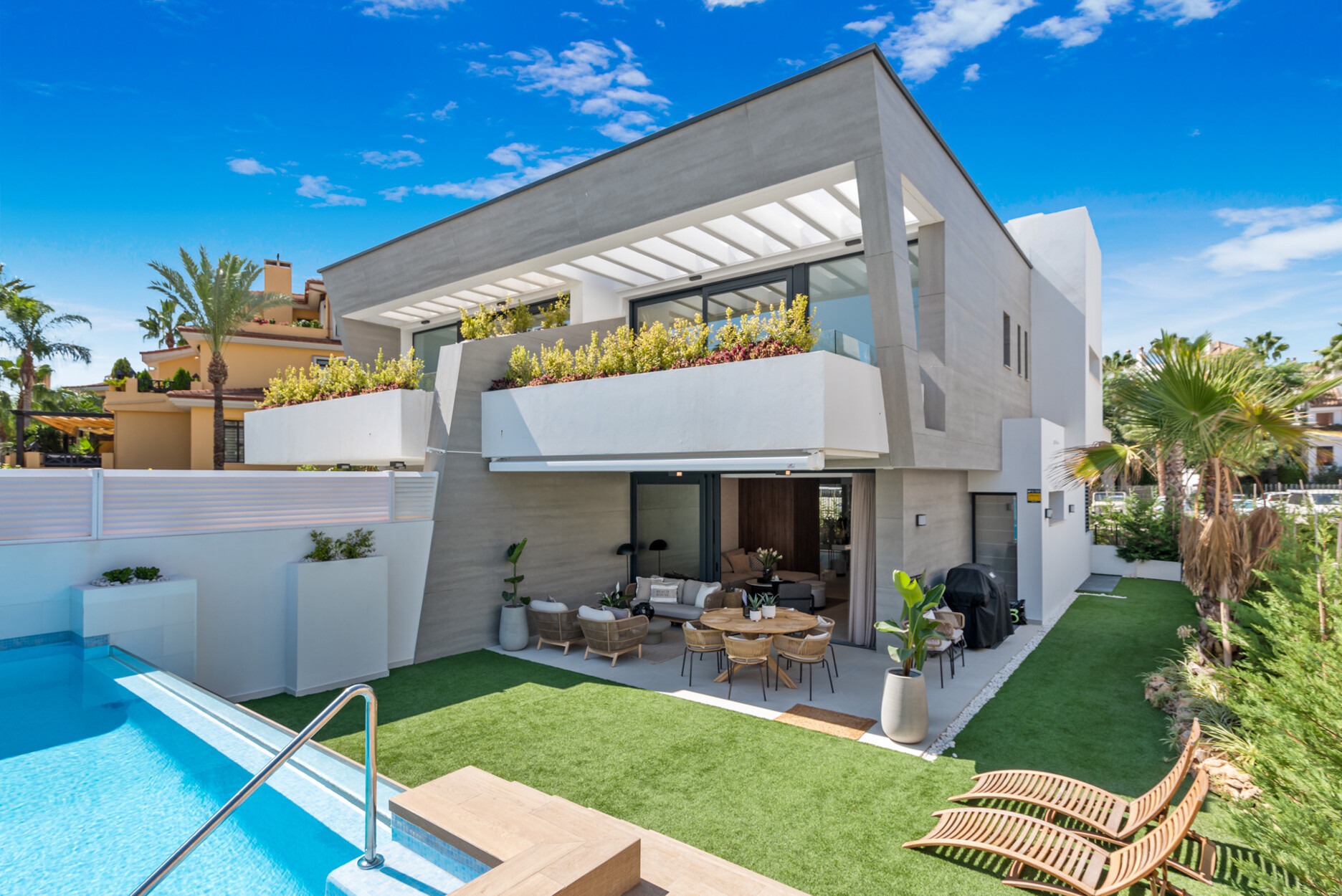 Contemporane elegantie op slechts enkele meters van het strand, Puerto Banús, Marbella