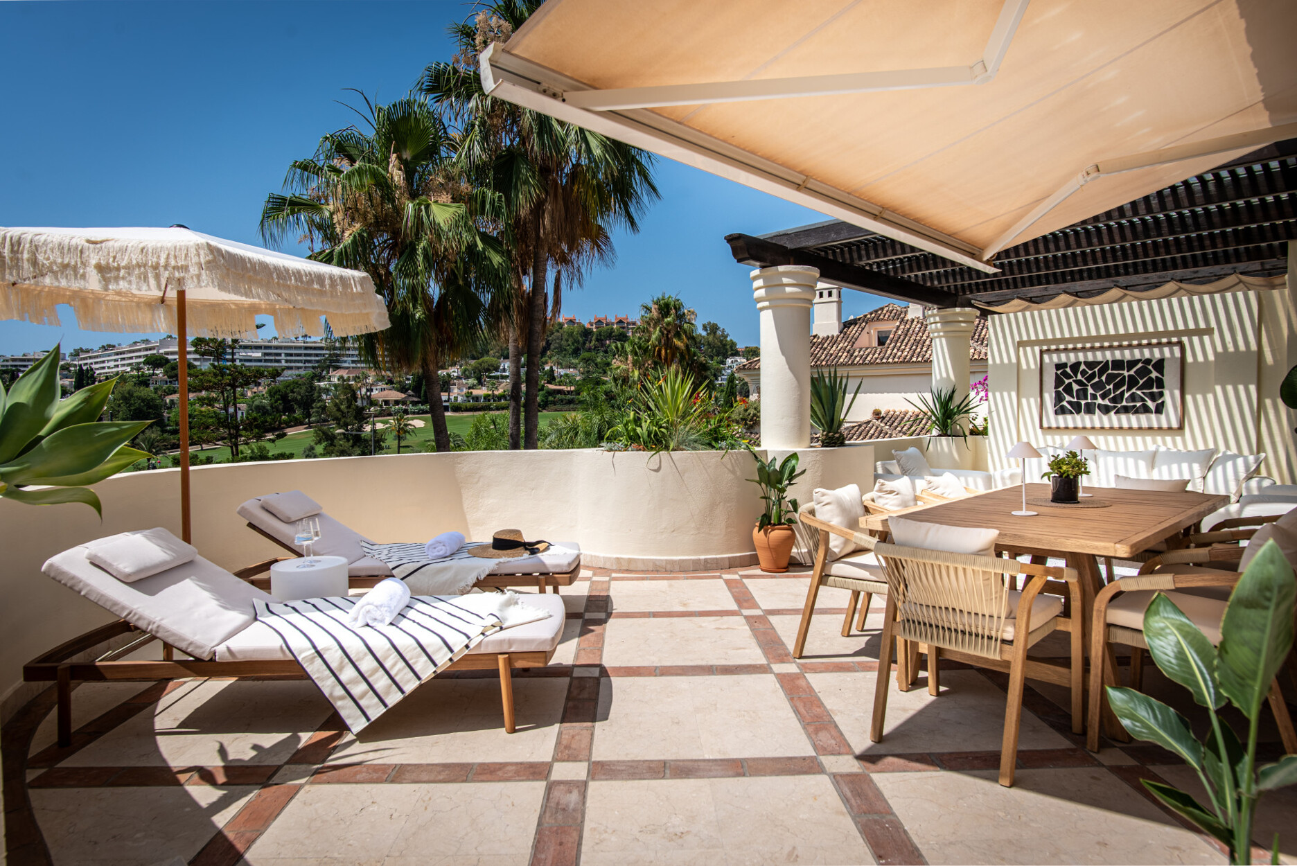 Elegante Duplex Penthouse met Uitzicht op de Golf in Las Alamandas, Nueva Andalucia