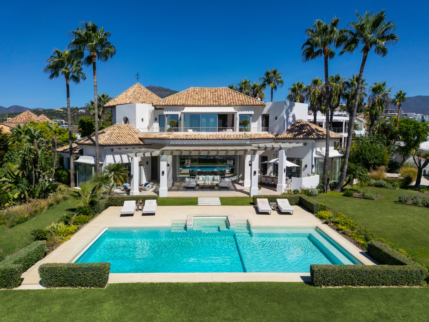 Adembenemende mediterrane villa met indrukwekkend uitzicht in Monte Halcones, Benahavís