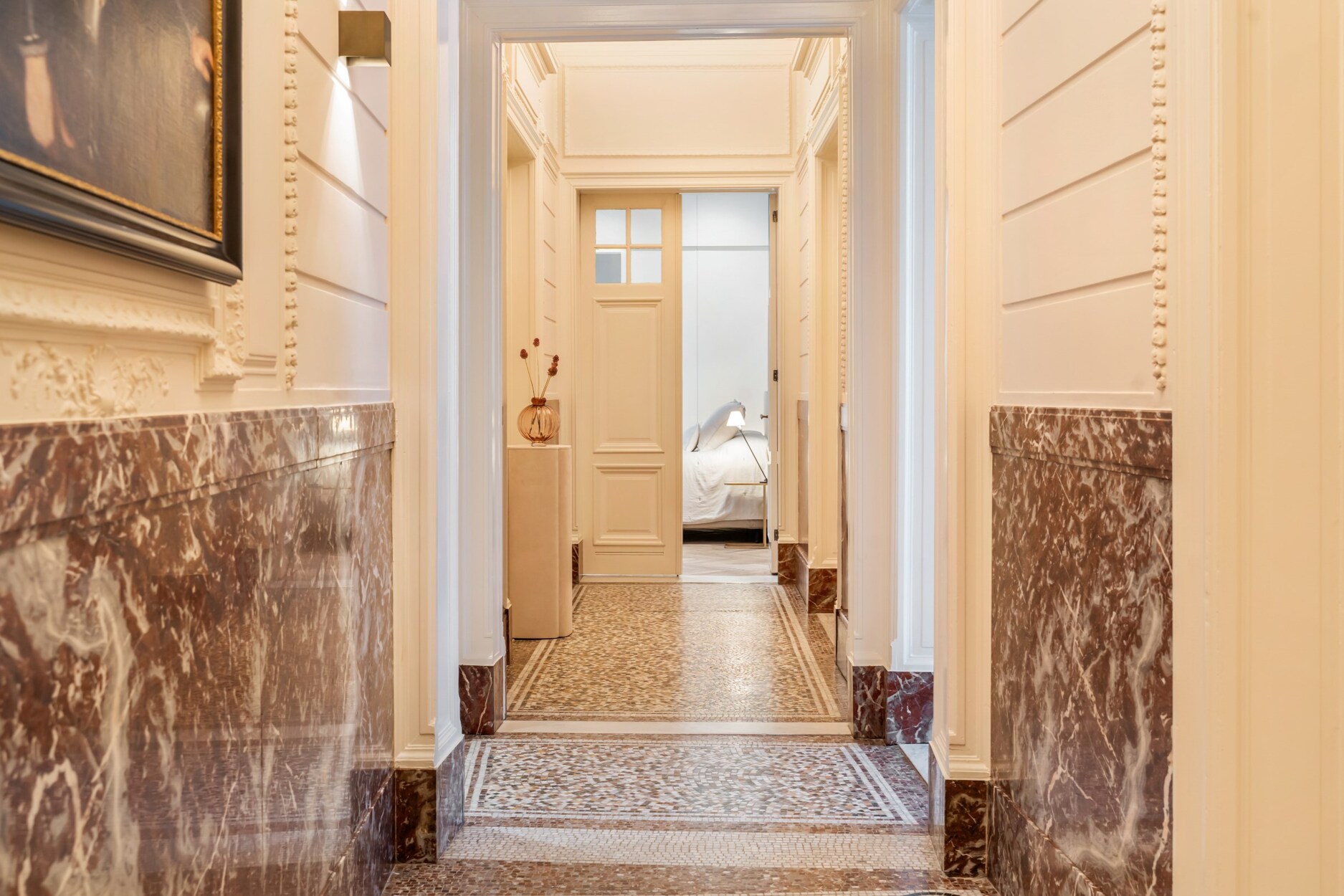 Tijdloze klasse in dit stijlvolle en ruim appartement