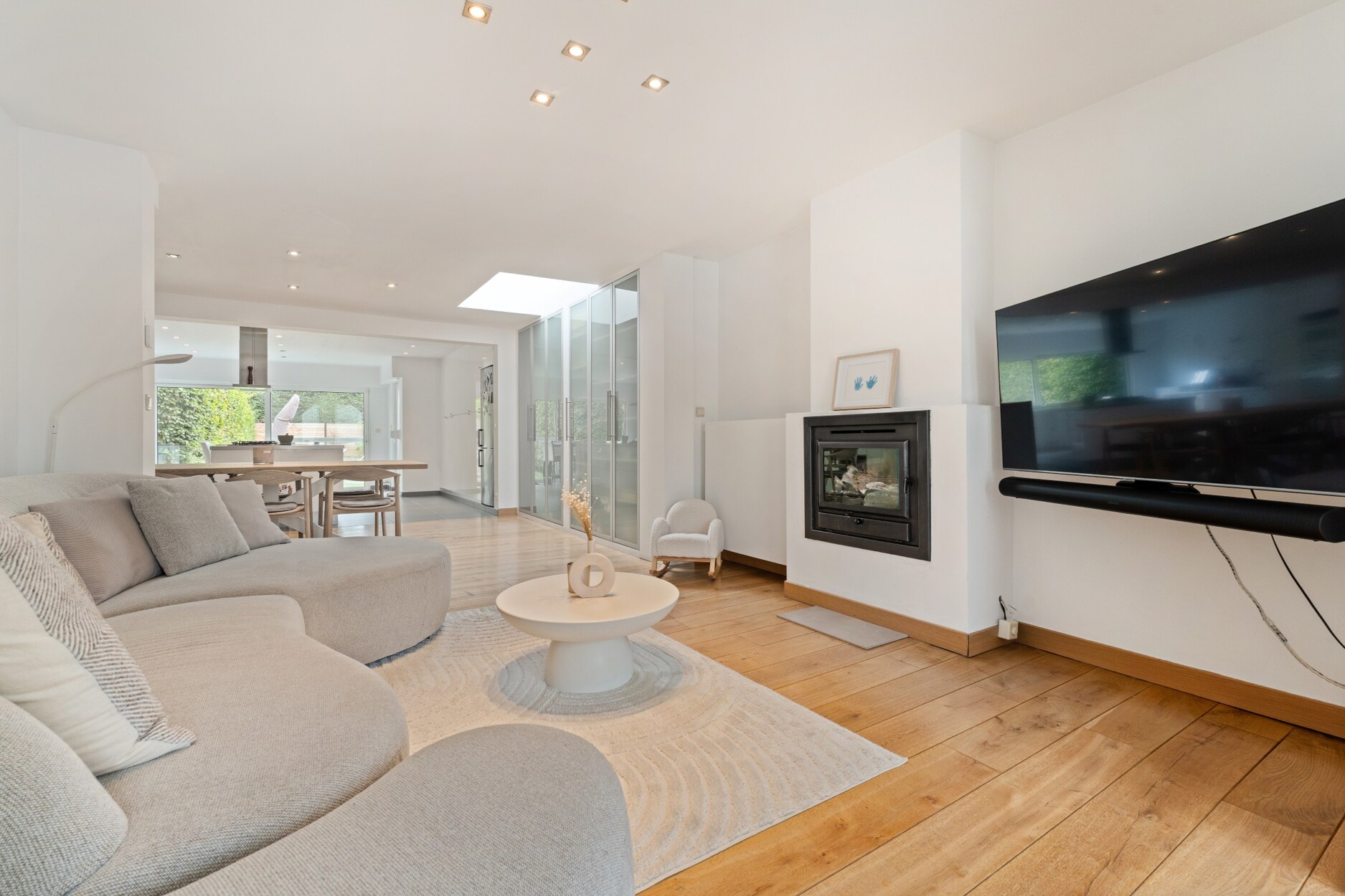 Karaktervolle gezinswoning met 3 slaapkamers, royale leefruimte en zonovergoten tuin in het hart van Lint