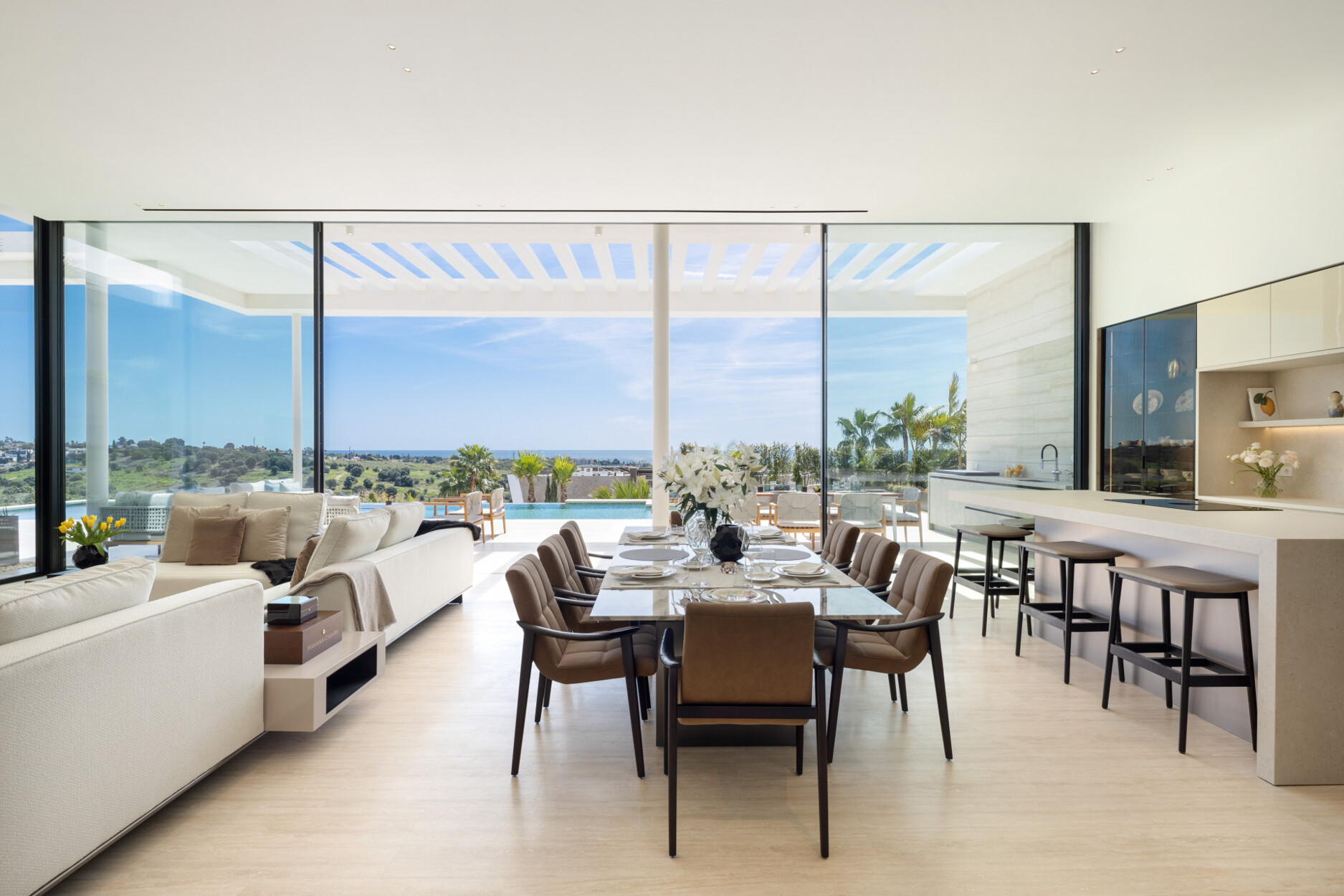 Magnifieke nieuwgebouwde villa met open en panoramisch uitzicht op zee in Los Flamingos, Benahavís