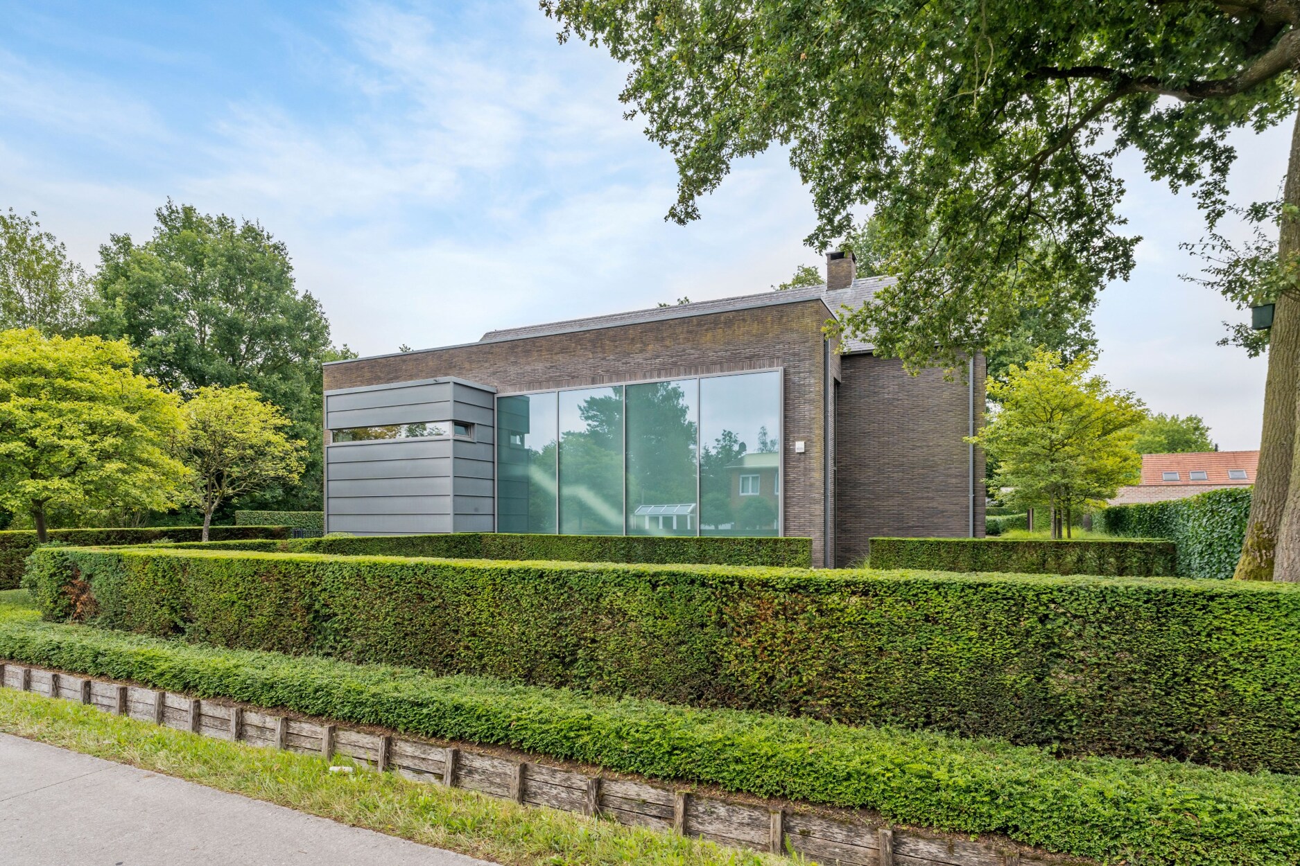 Moderne villa op riant perceel van ca. 1.570 m² met 4 slaapkamers en 2 badkamers 