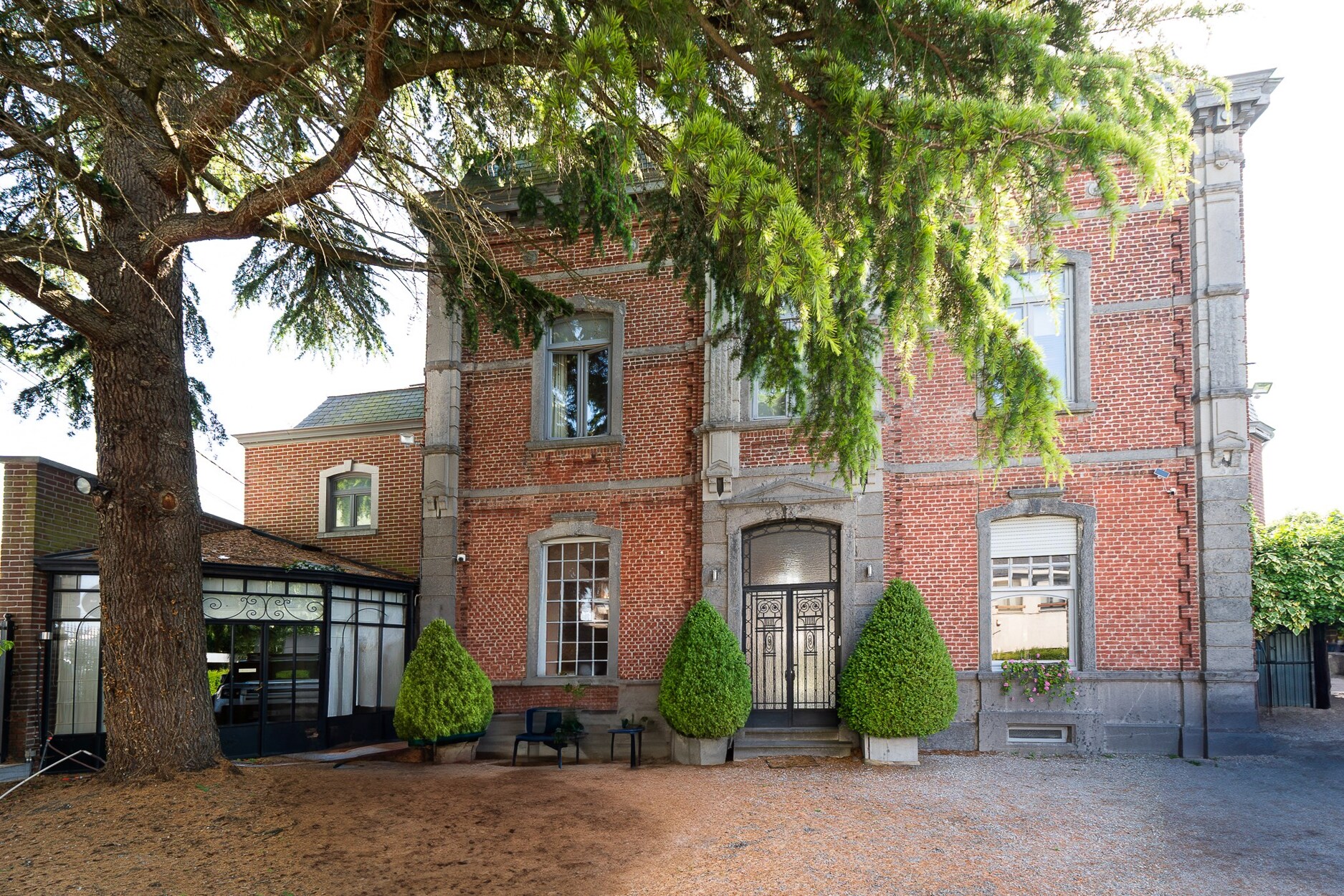 Tamines - Burgerwoning met aparte vleugel