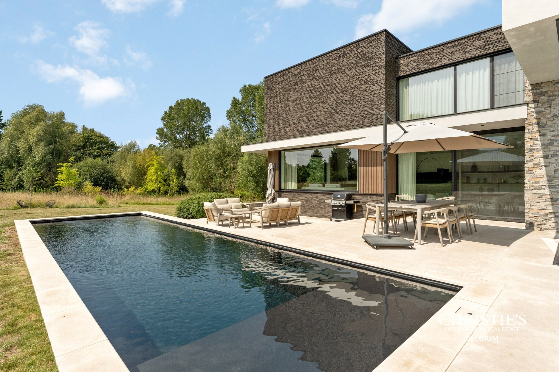 Exclusieve villa te koop, uniek gelegen in het groen