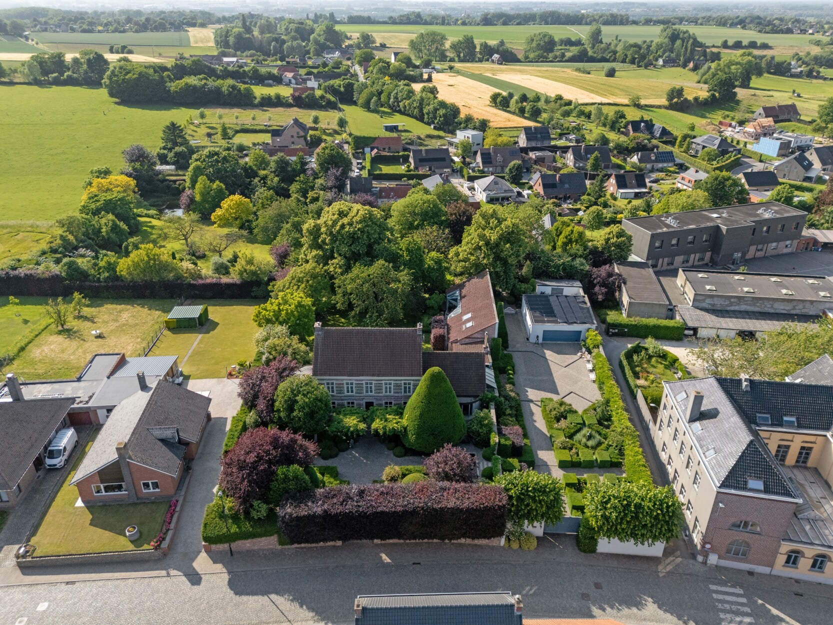 Exclusieve villa met idyllische tuin en vijver