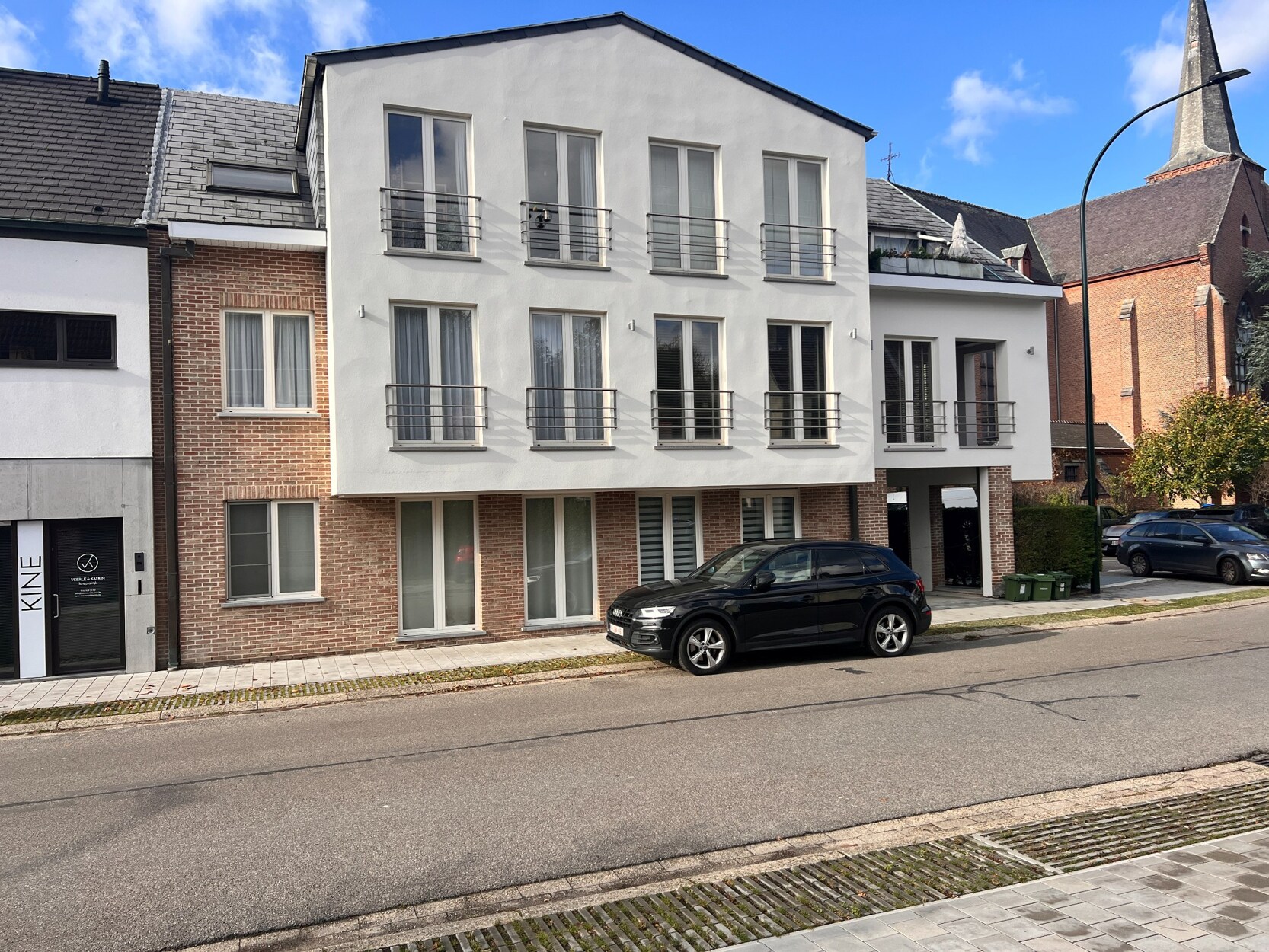 Ruim en instapklaar 1 slaapkamer appartement op 2e V van 103 m² met leuk terras 
