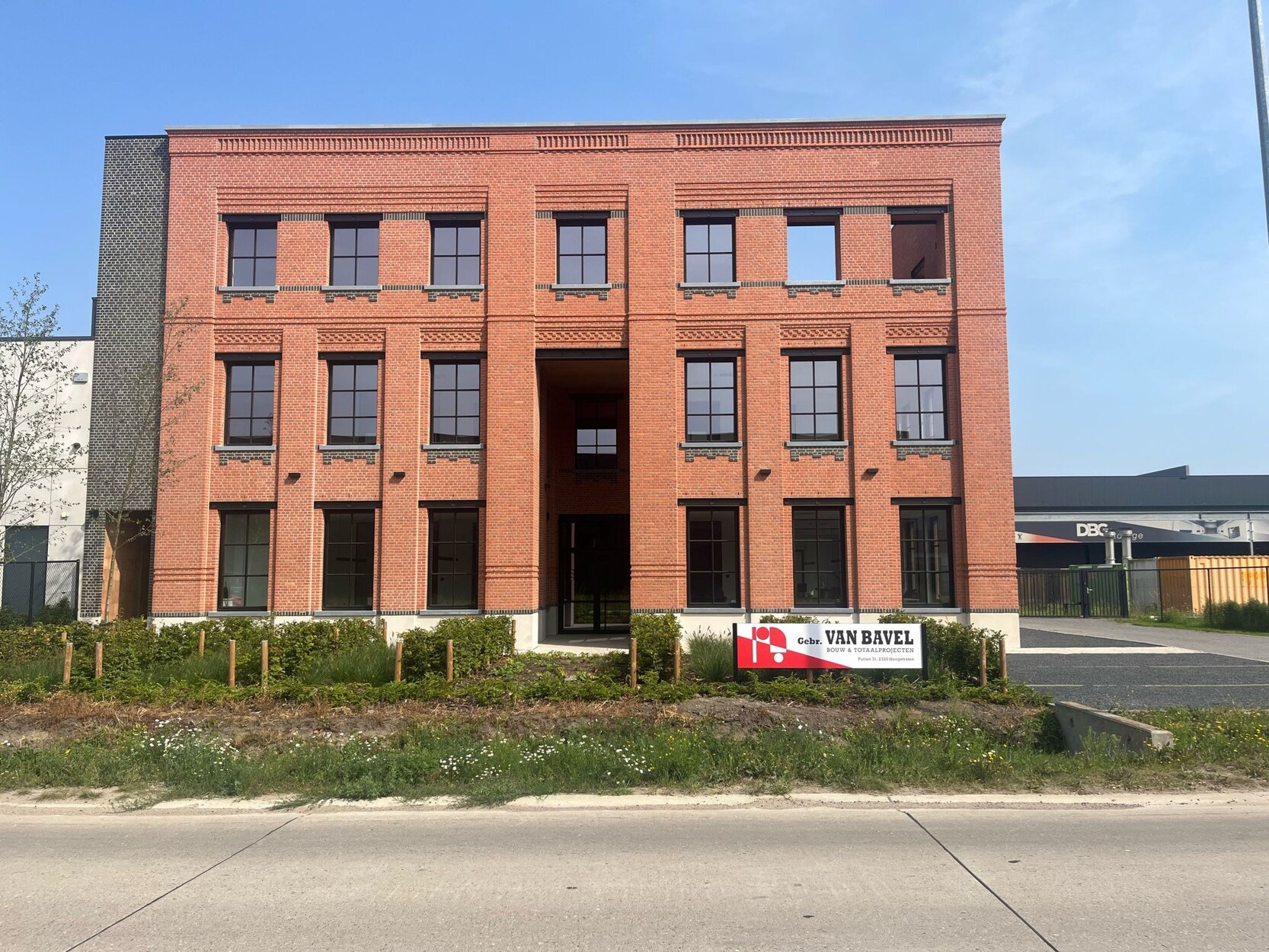 Centraal gelegen nieuwbouw kantoor met mogelijkheid op te splitsen!