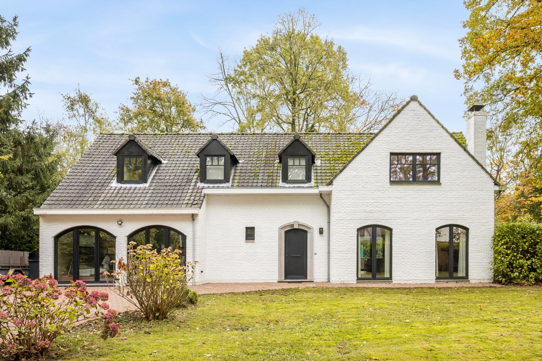 Zeer mooi gerenoveerde woning op de grens met Schilde