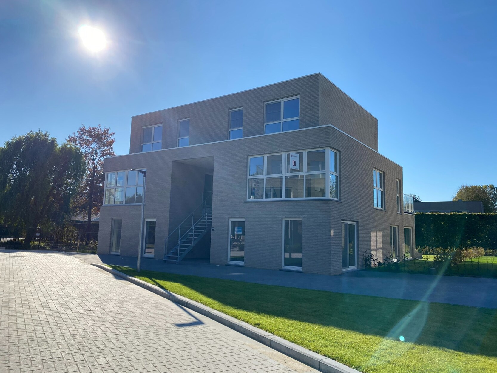 Energiezuinig duplex-appartement met 3 slaapkamers in recent project Kasteeldreef, nabij centrum Hoogstraten.