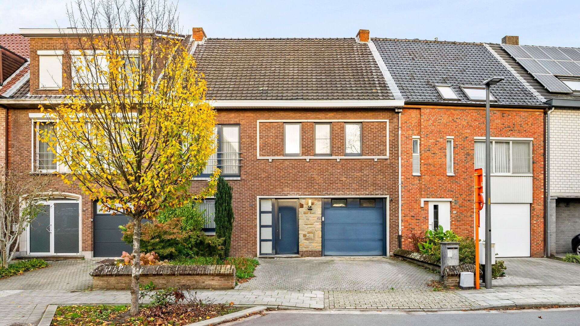 Stadswoning met 3 slaapkamers, ruime tuin en oprit/garage