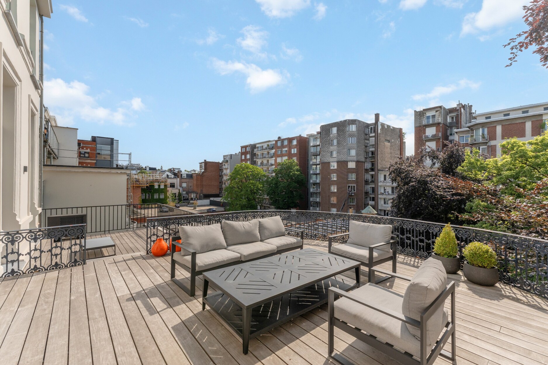 Stijlvol en ruim appartement in karaktervol herenhuis