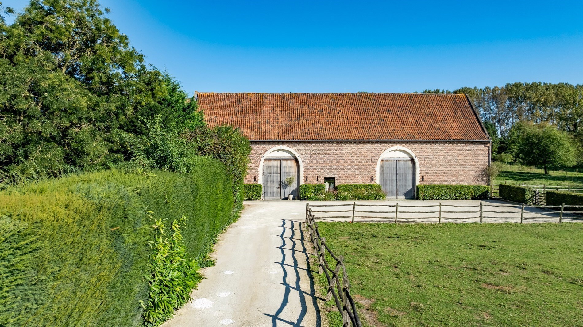 Prachtige handelsruimte met karaktervolle woonst in een een deel van het geklasseerde Kasteel Van Dormaal. 