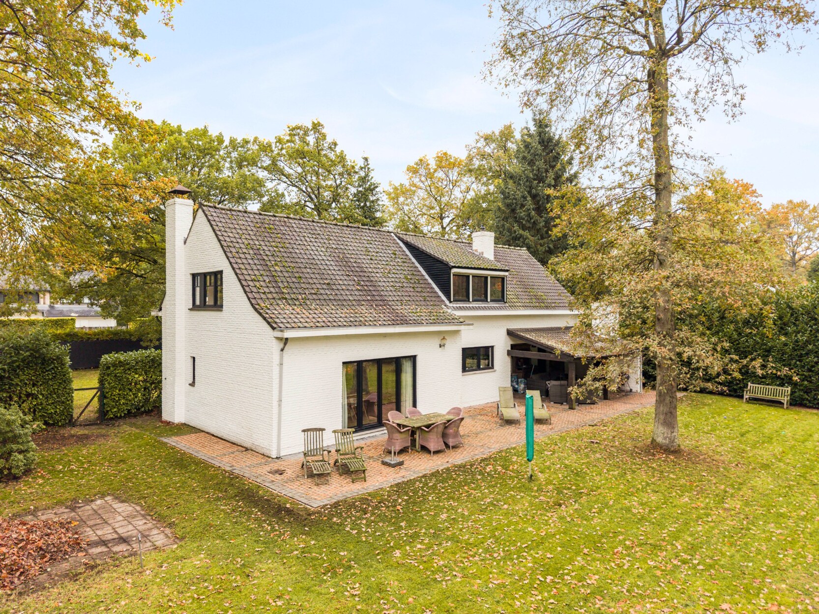 Zeer mooi gerenoveerde woning op de grens met Schilde