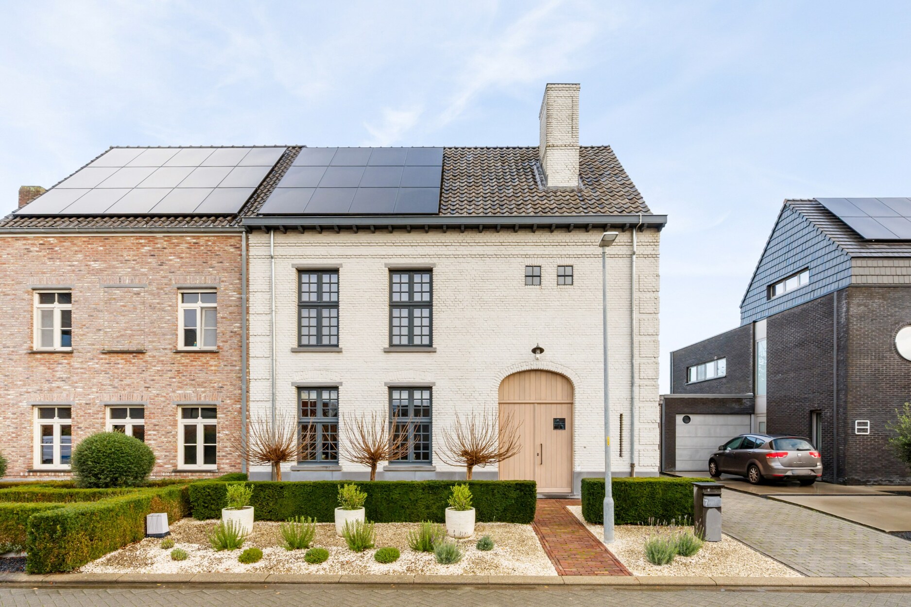 Charmante energiezuinige pastoriestijl gebouwd met duurzame materialen in rustige recente verkaveling