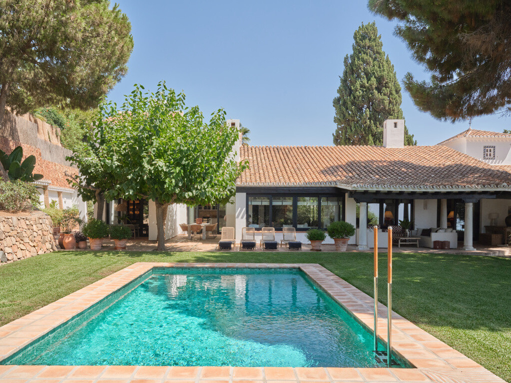 Charmante villa in Andalusische stijl, onlangs gerenoveerd, naast een golfbaan