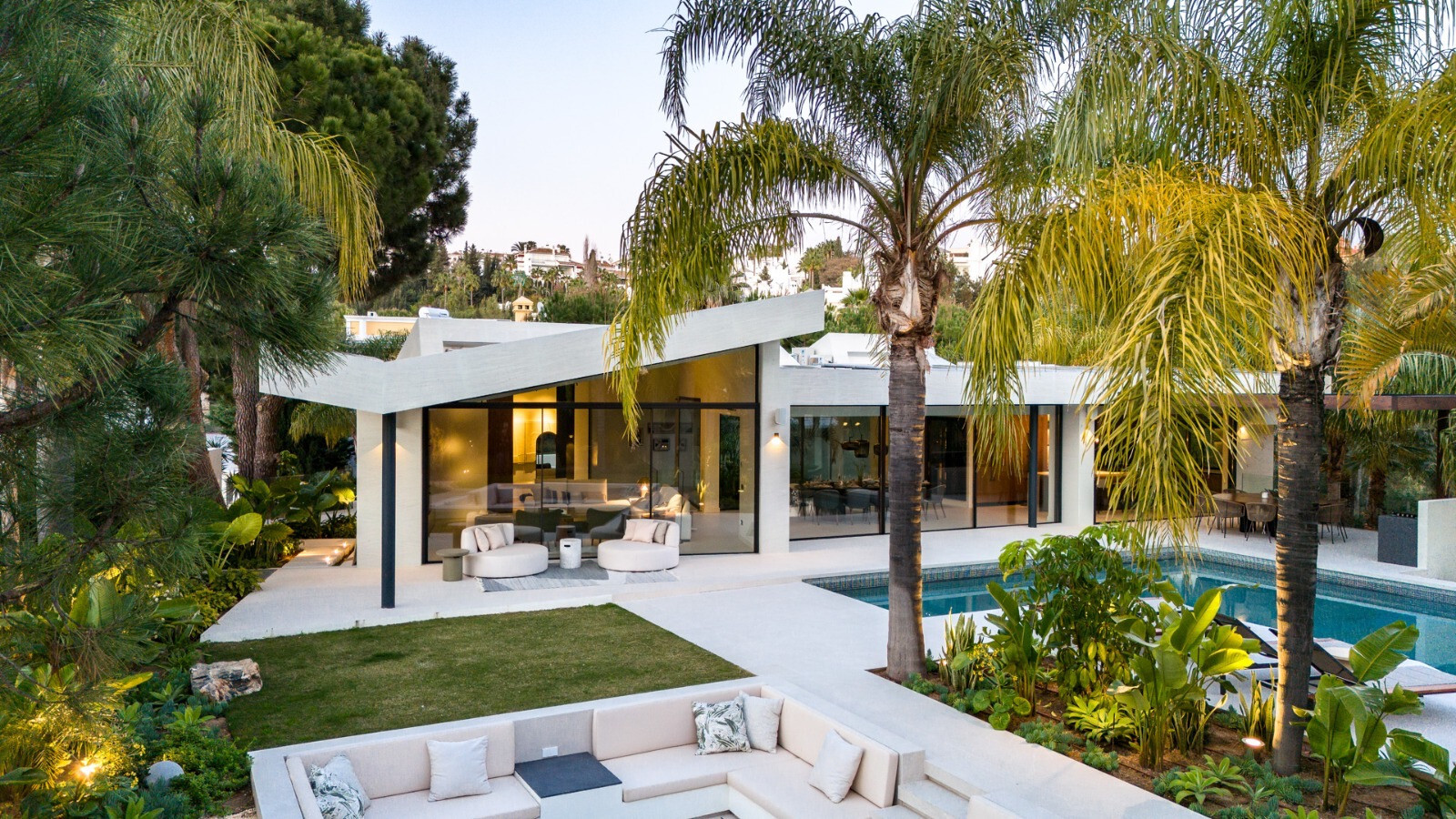 Charmante villa in een omheinde en veilige gemeenschap in Las Chapas