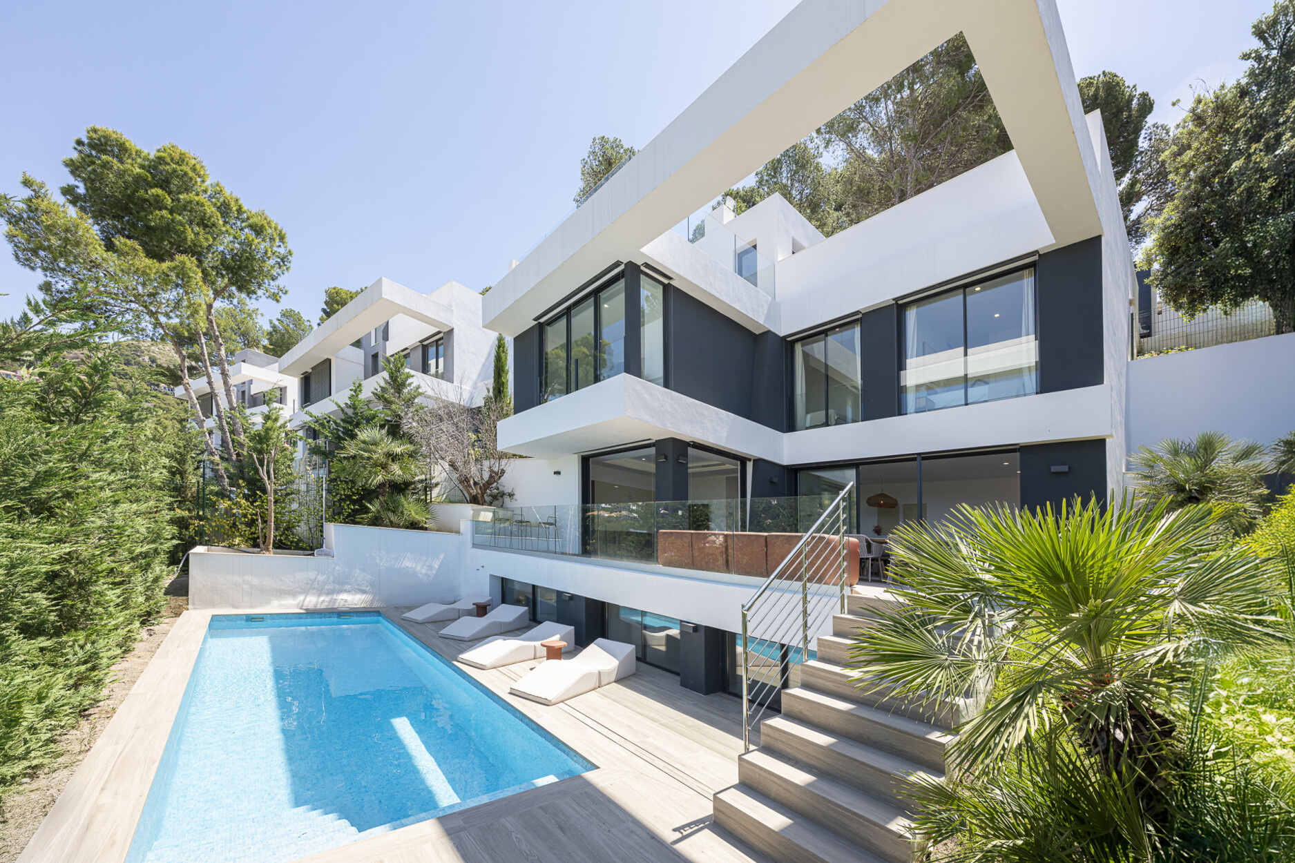 Exquise villa in de prestigieuze wijk Pinares de San Antón in het oosten van Málaga