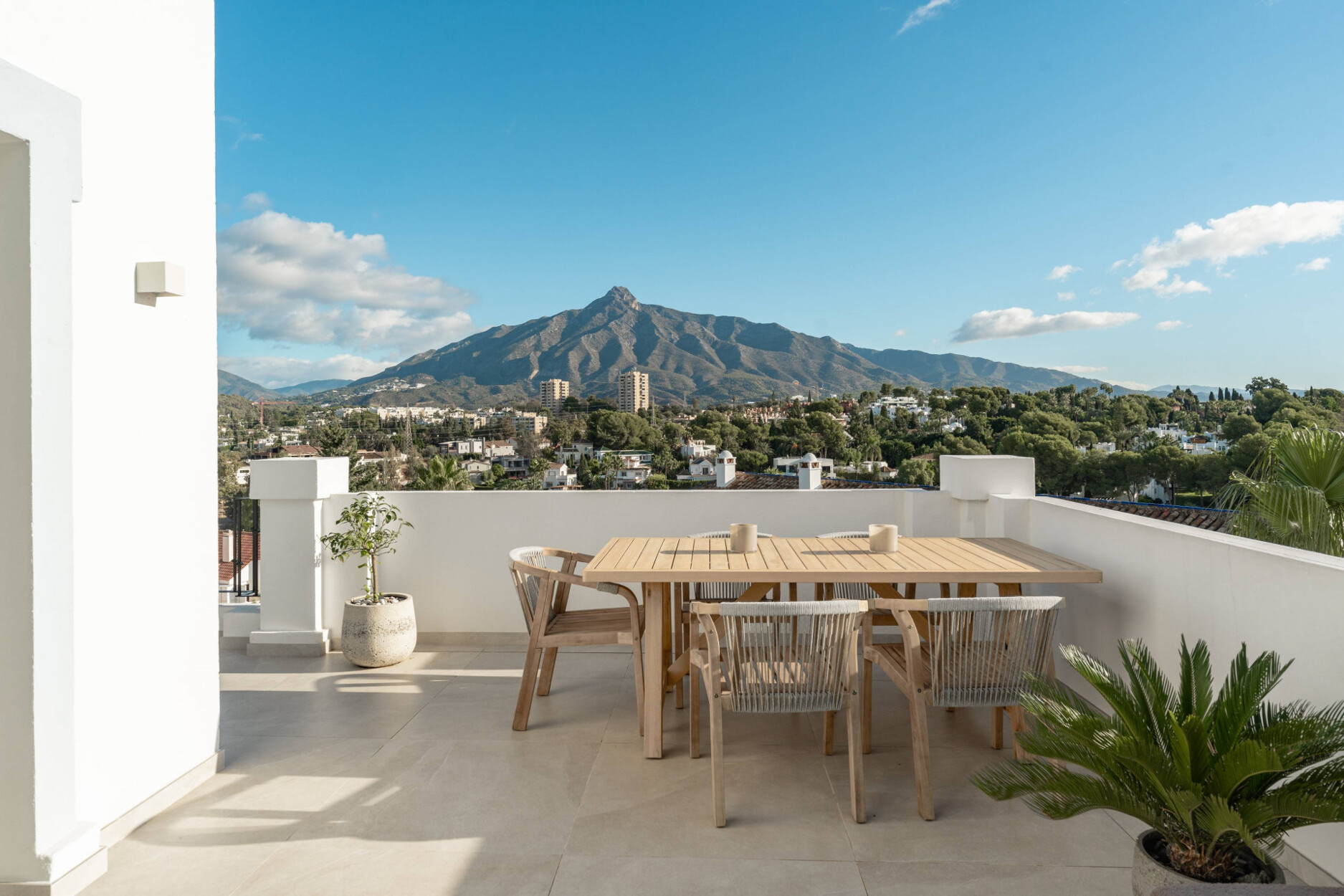 Volledig gerenoveerd penthouse in het hart van Nueva Andalucía