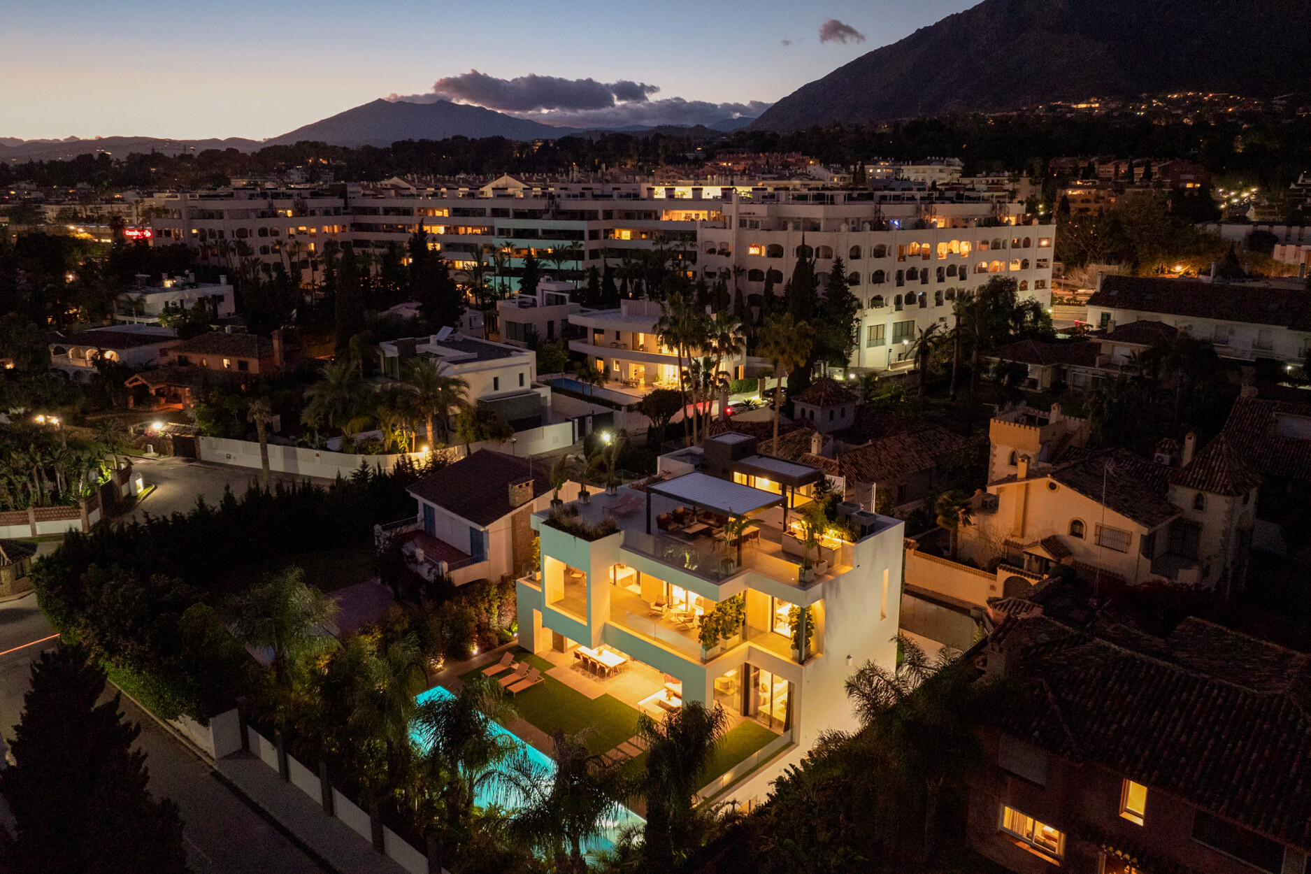 Spectaculaire nieuwgebouwde villa in het hart van de Golden Mile, Marbella