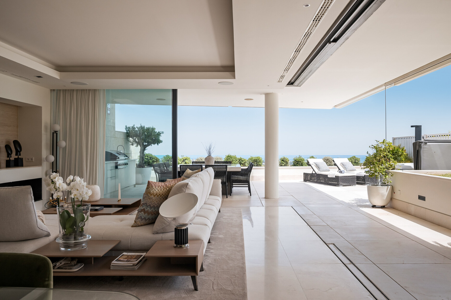 Luxe en uitzonderlijk ruim appartement met voorzieningen in villastijl in La Quinta, Benahavís