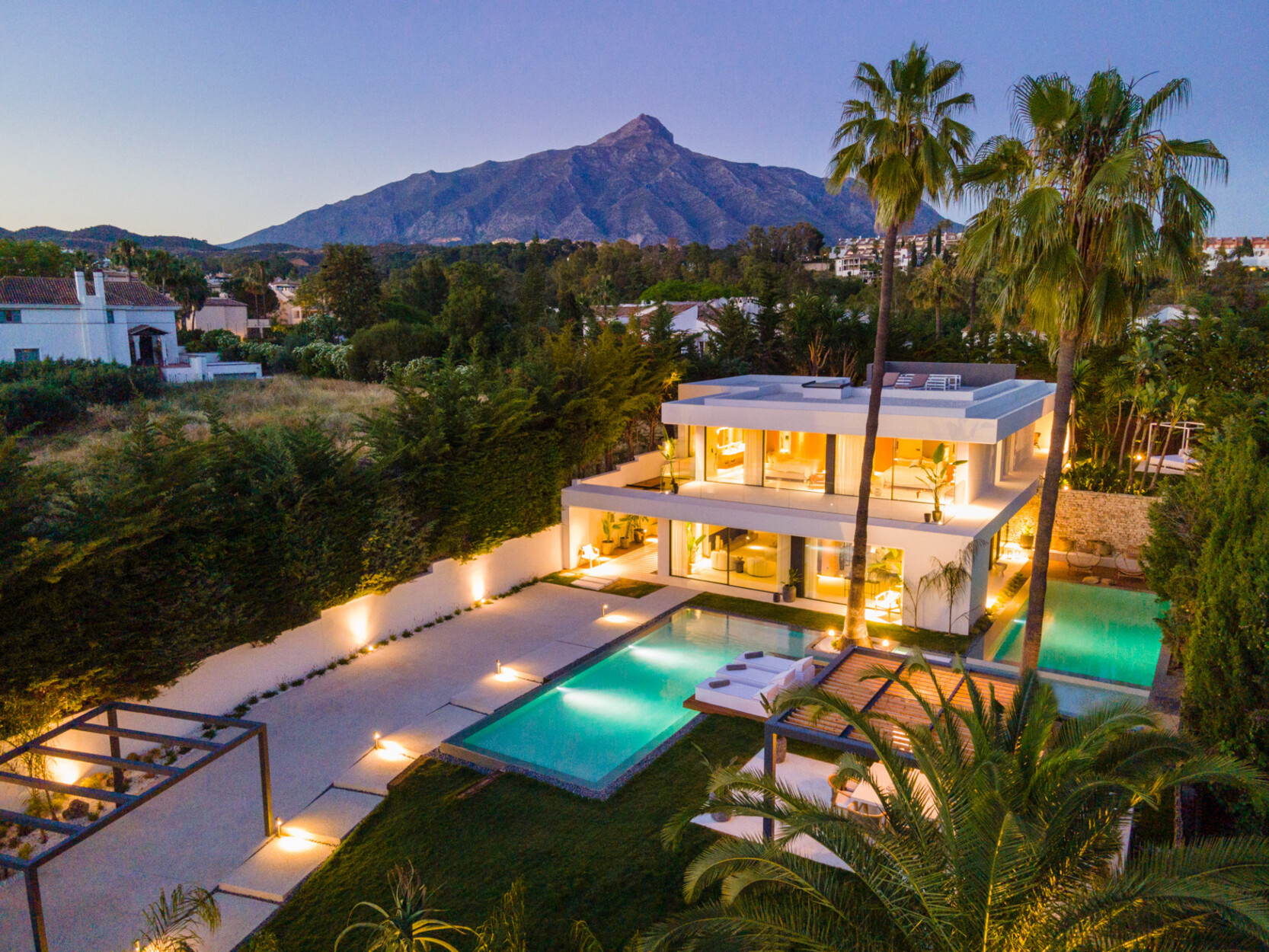 Verfijnde en recent gerenoveerde villa in Nueva Andalucía, Marbella